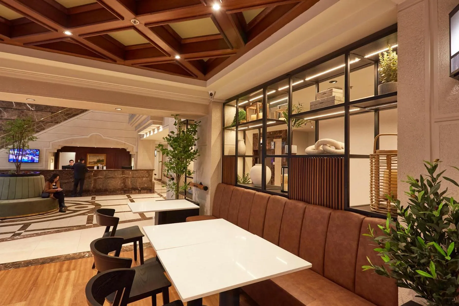 Restaurant/places to eat in Plaza El Bosque Ebro