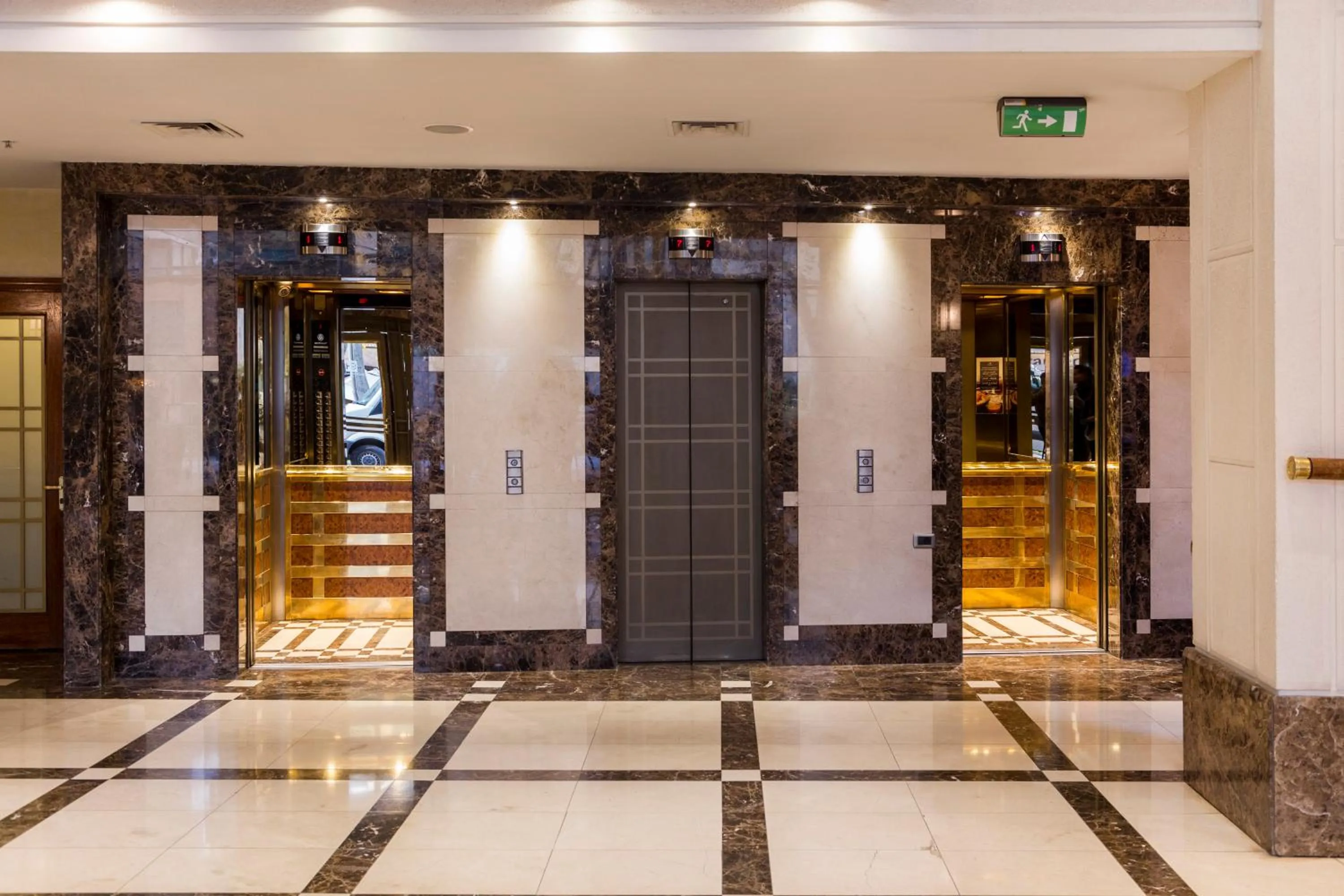 Facade/entrance in Plaza El Bosque Ebro