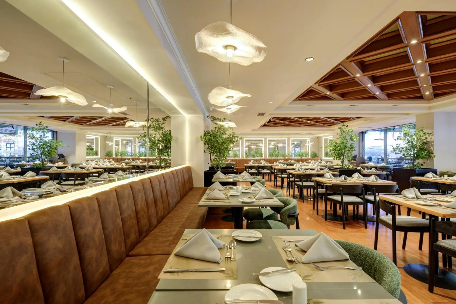 Restaurant/places to eat in Plaza El Bosque Ebro