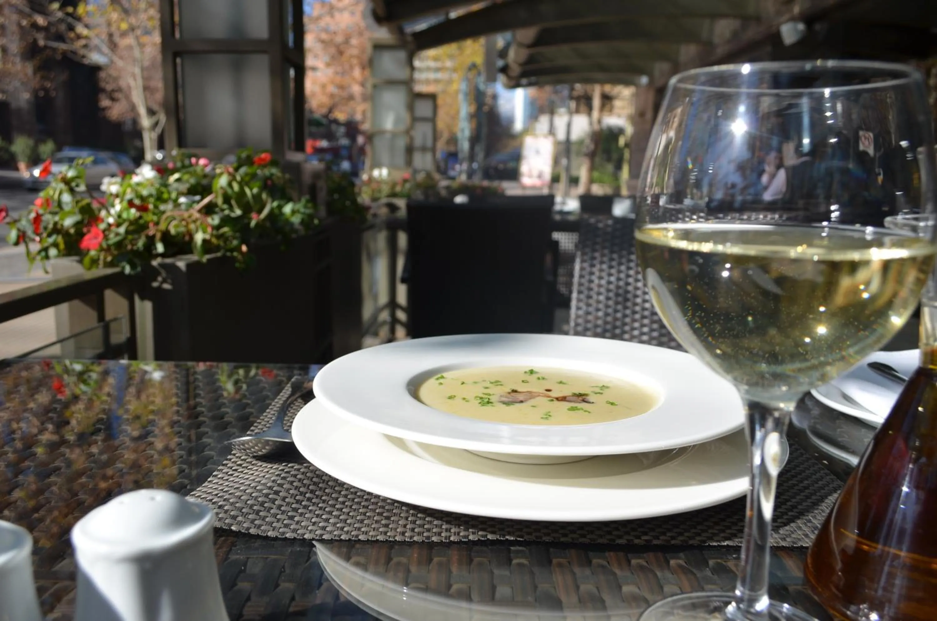 Food and drinks in Plaza El Bosque Ebro