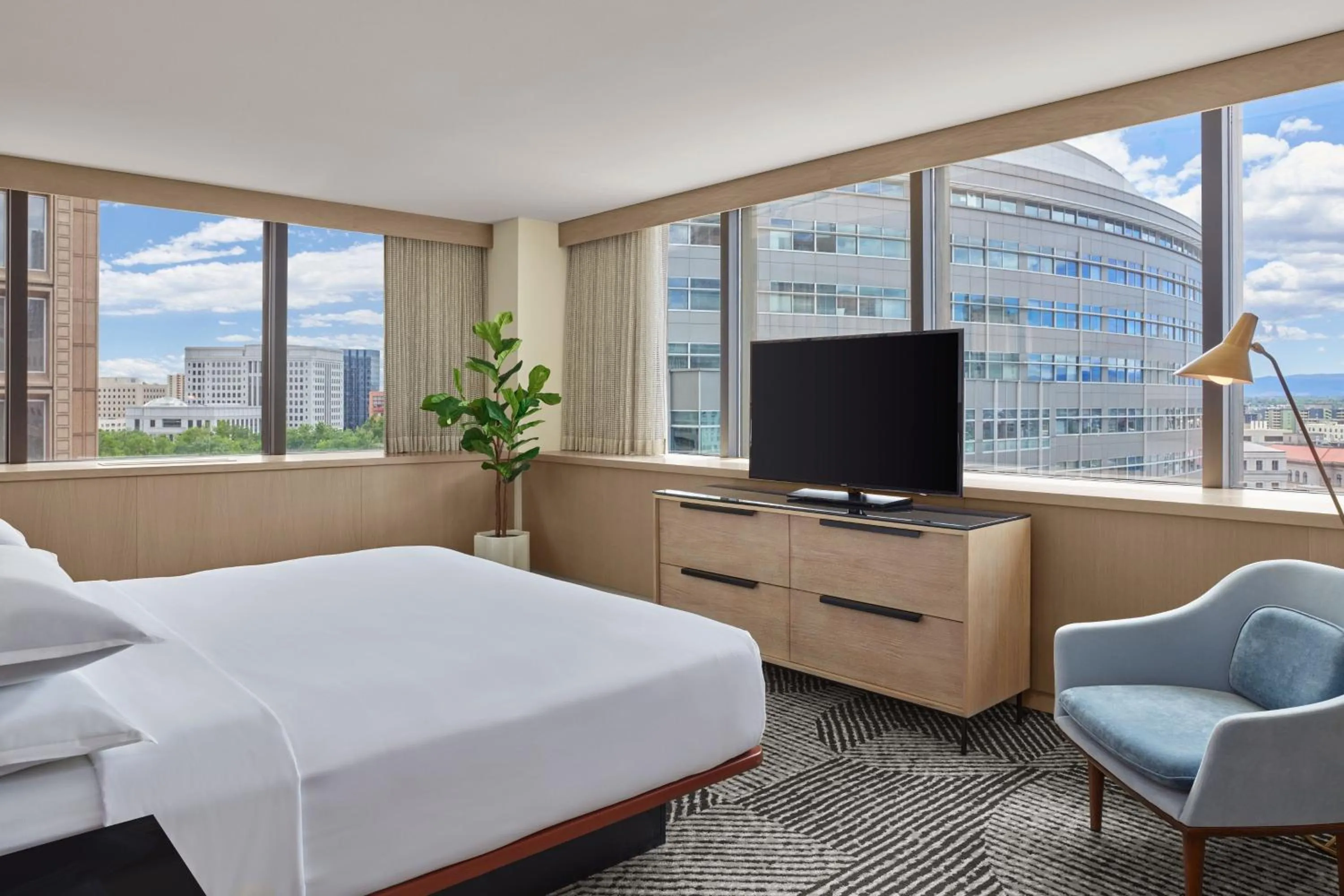 Bedroom, Bed in Sheraton Denver Downtown Hotel