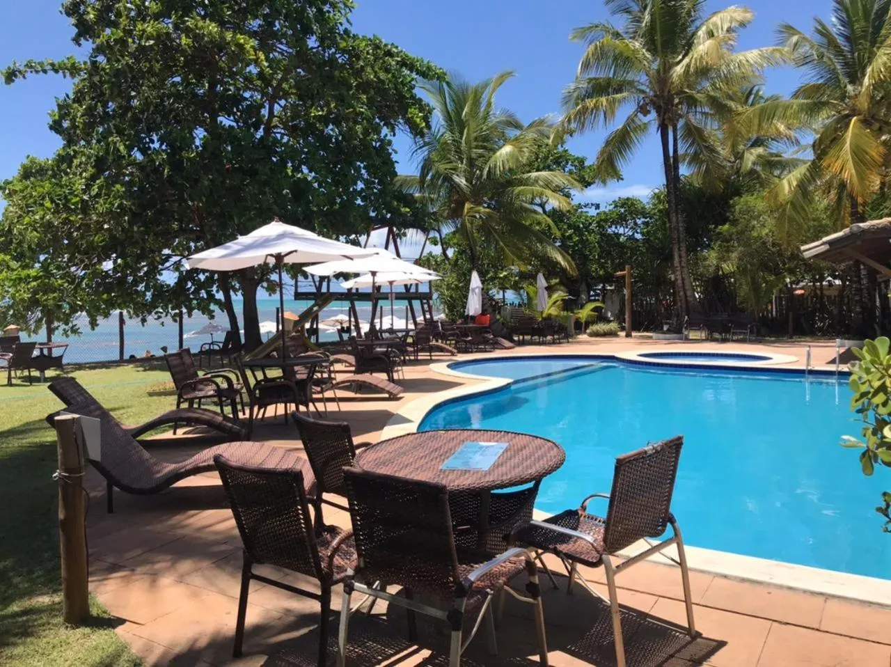 Swimming pool in Enseada dos Corais Praia Hotel