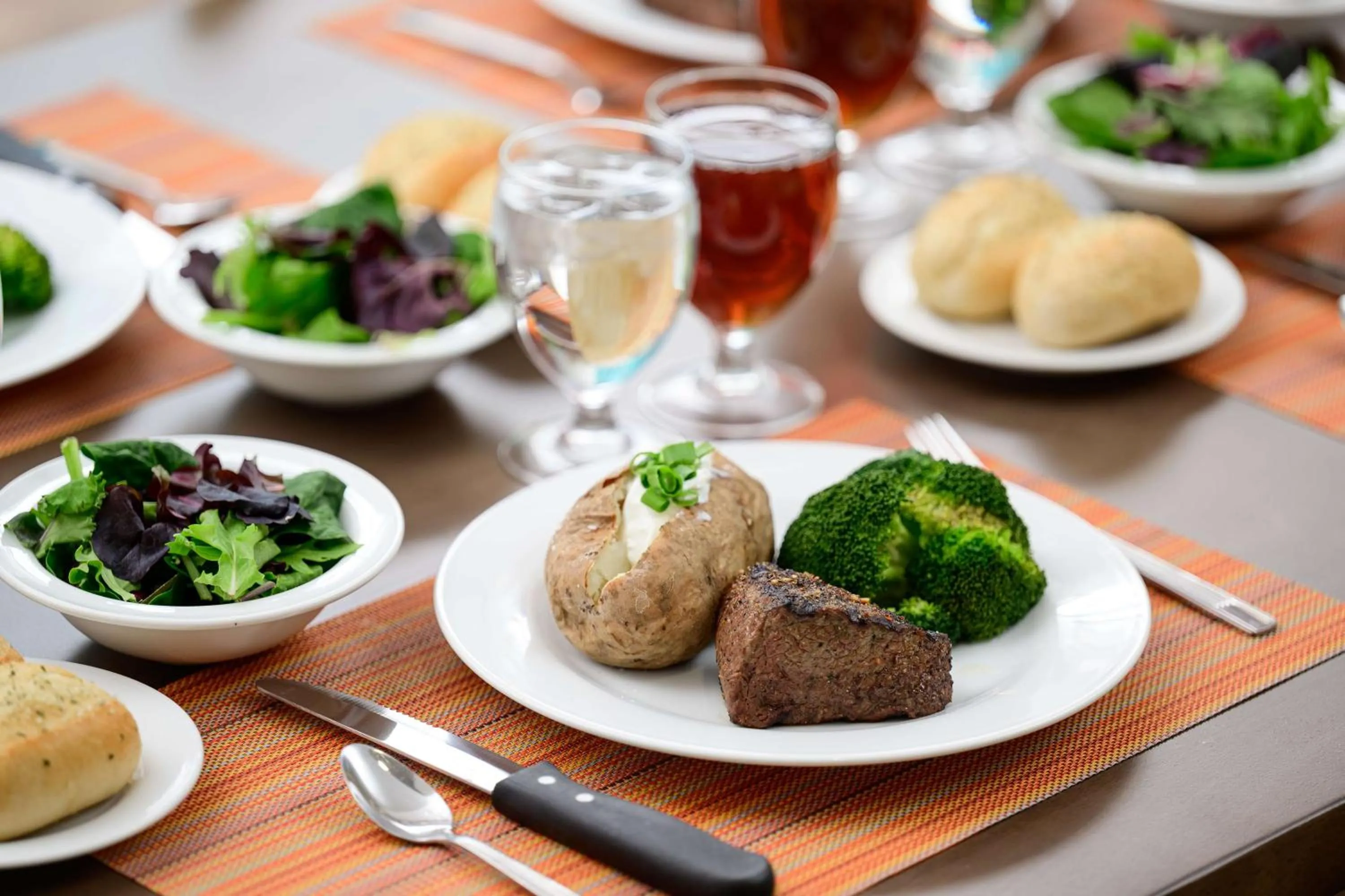 Restaurant/places to eat in Hilton Garden Inn Knoxville Papermill Drive, Tn