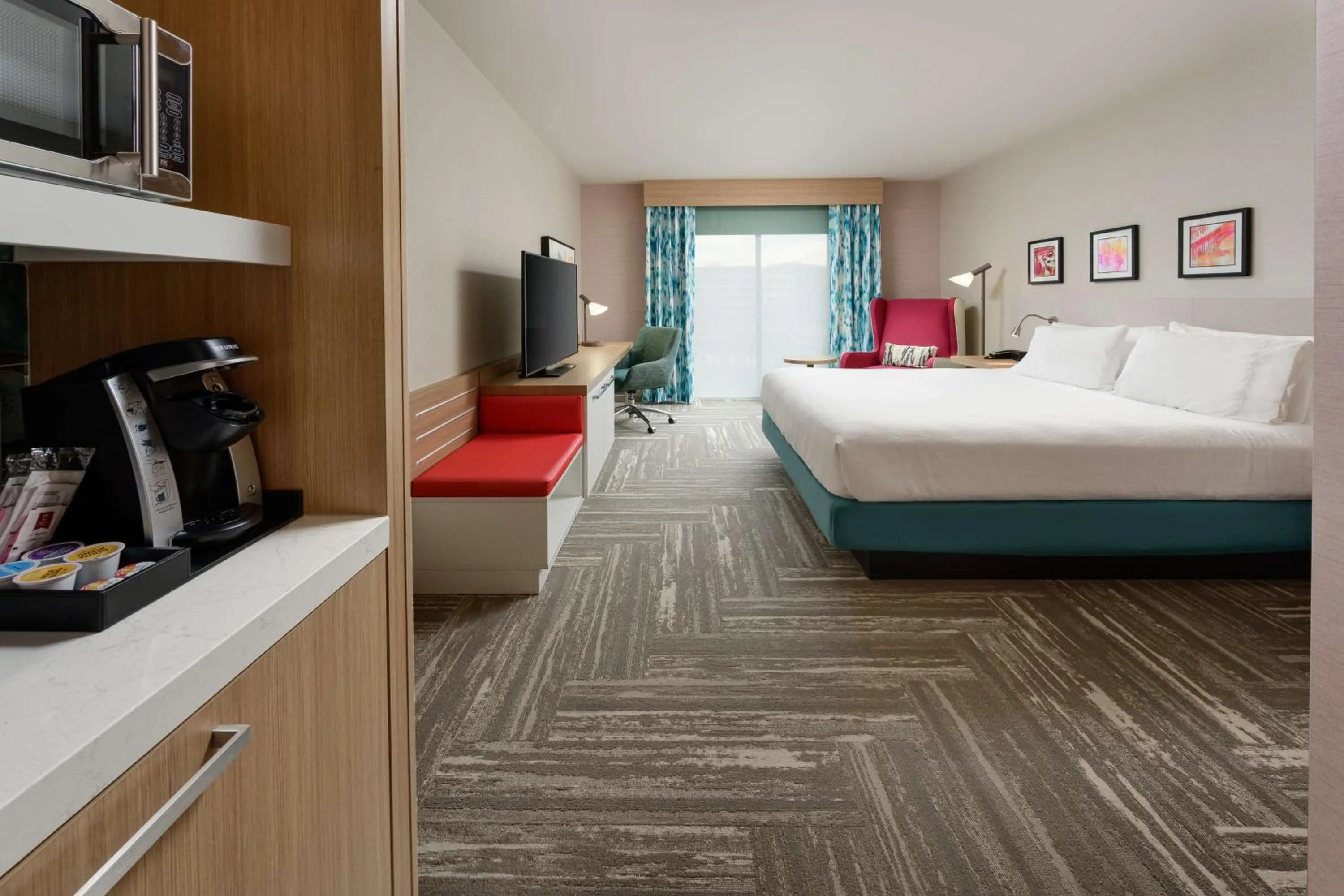 Bedroom, Bed in Hilton Garden Inn Knoxville Papermill Drive, Tn