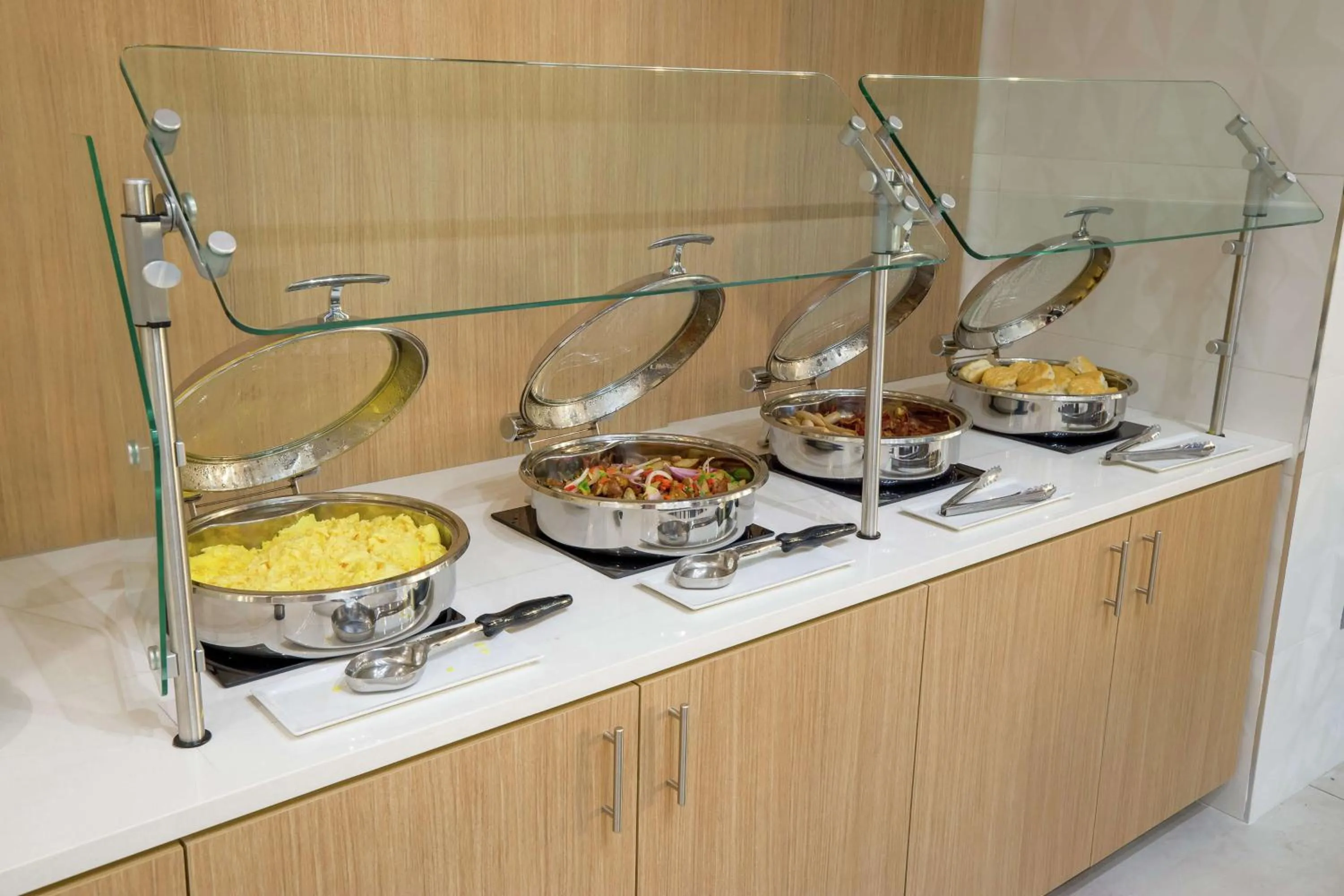 Breakfast in Hilton Garden Inn Knoxville Papermill Drive, Tn