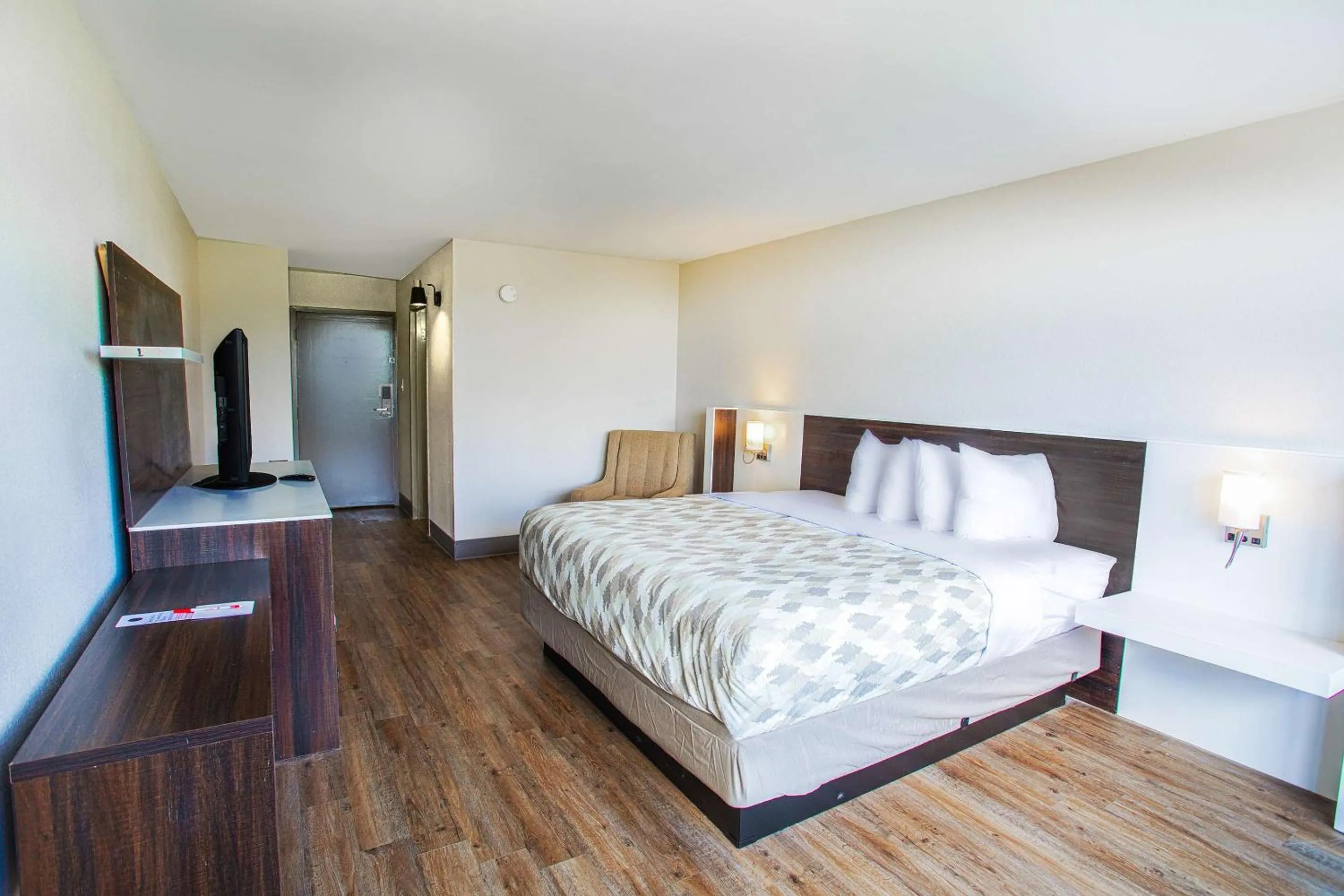 Bedroom, Bed in Americas Best Value Inn Winston-Salem