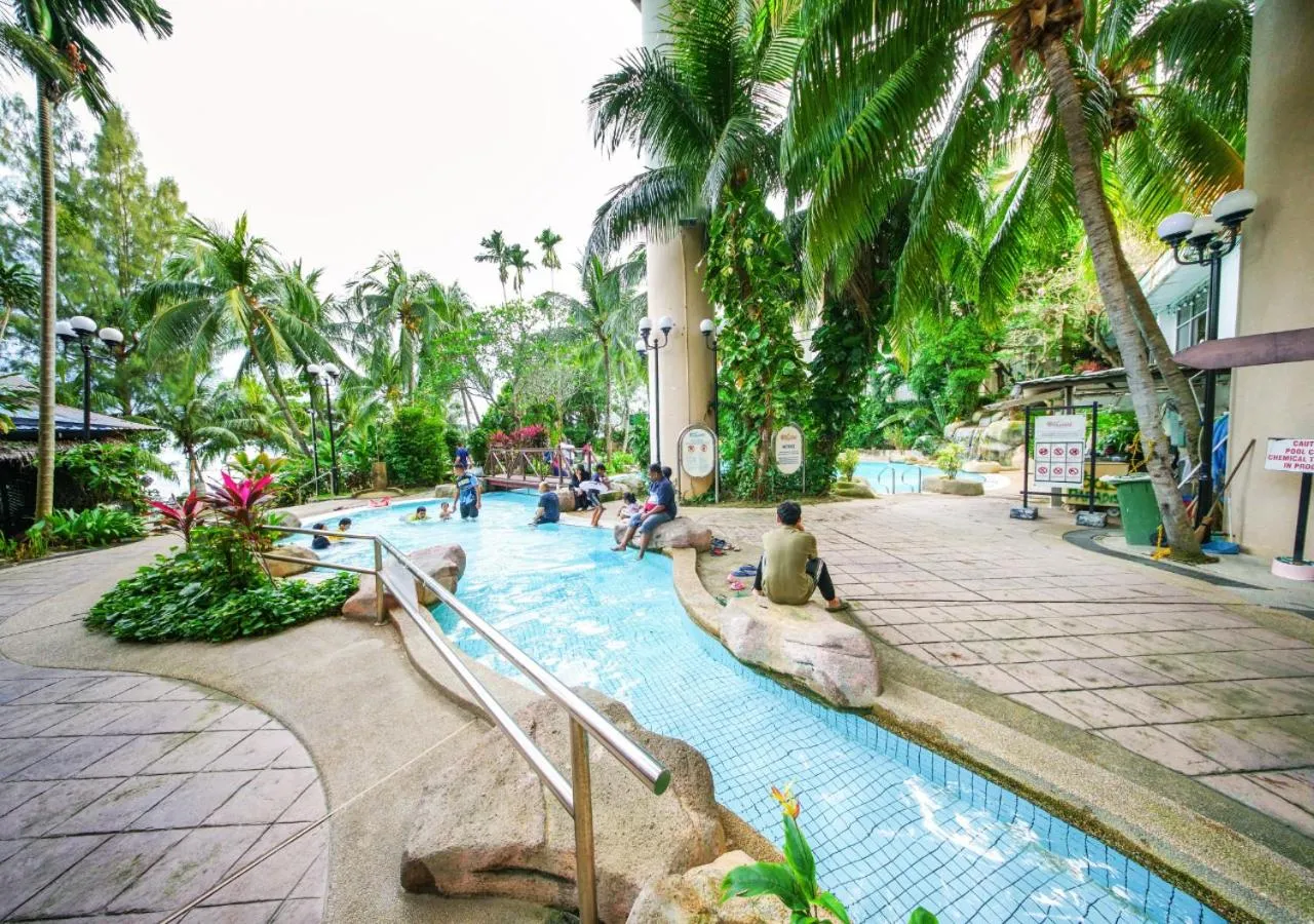 Swimming pool in Rainbow Paradise Beach Resort