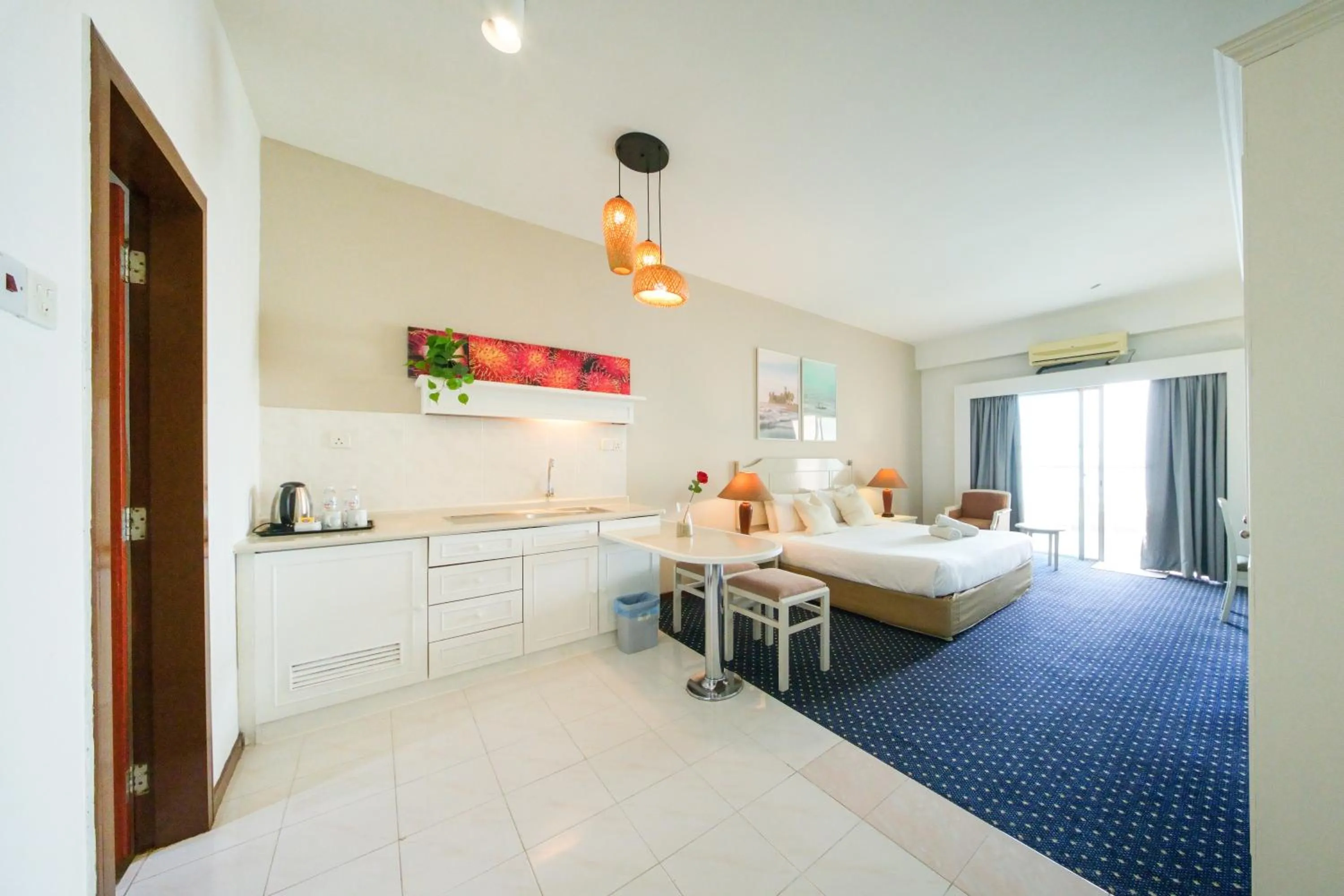 Bed in Rainbow Paradise Beach Resort