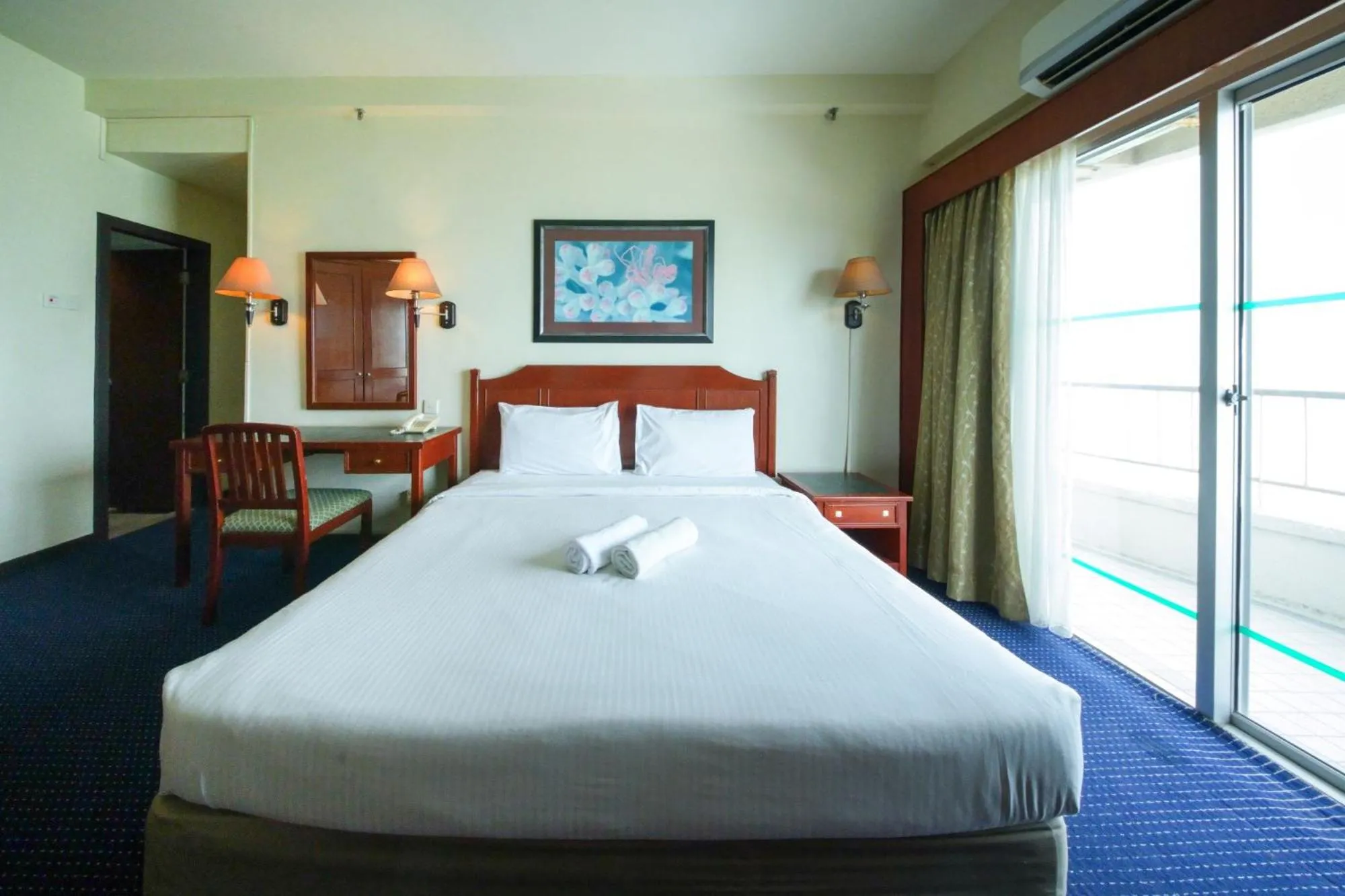 Bedroom in Rainbow Paradise Beach Resort