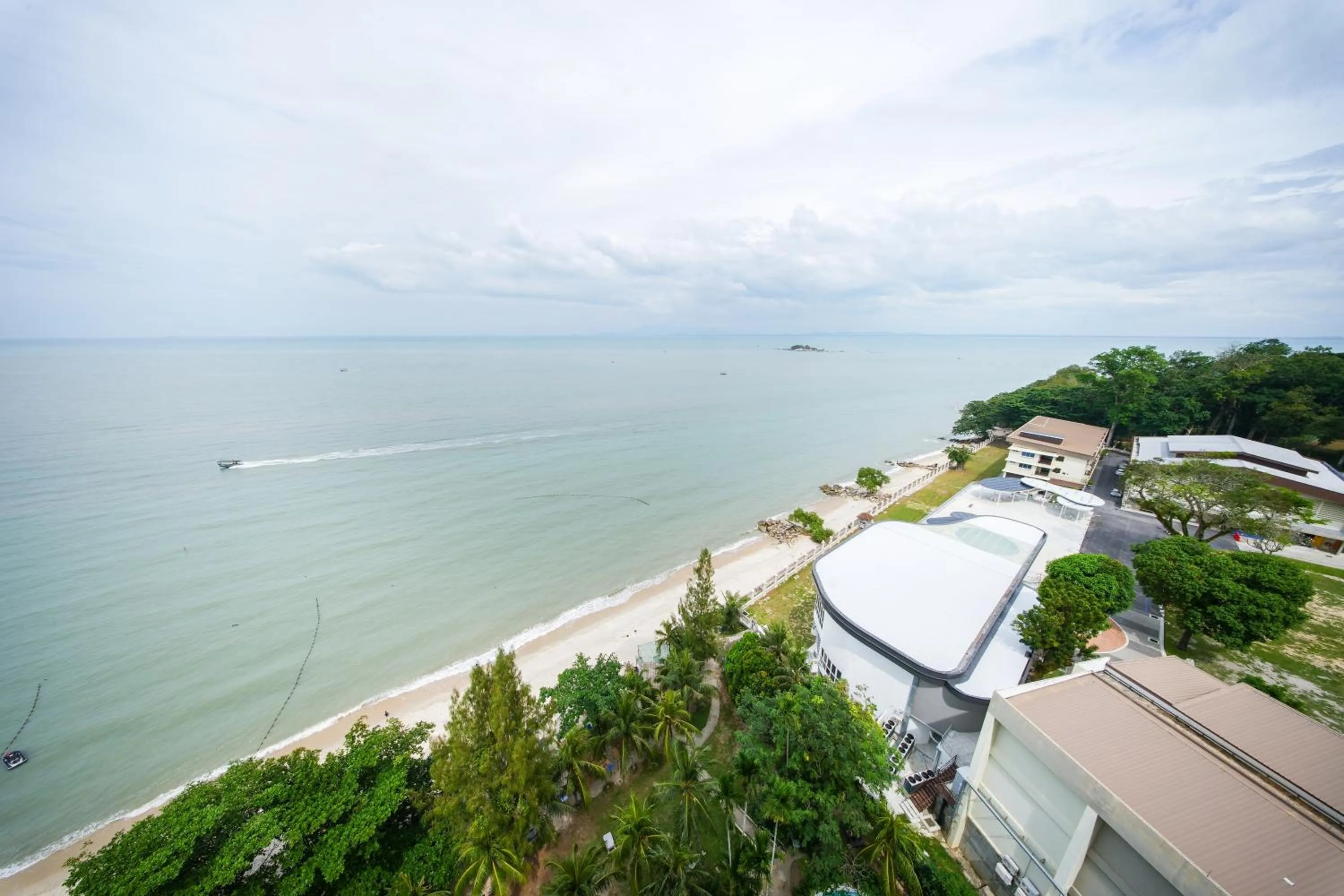Beach in Rainbow Paradise Beach Resort