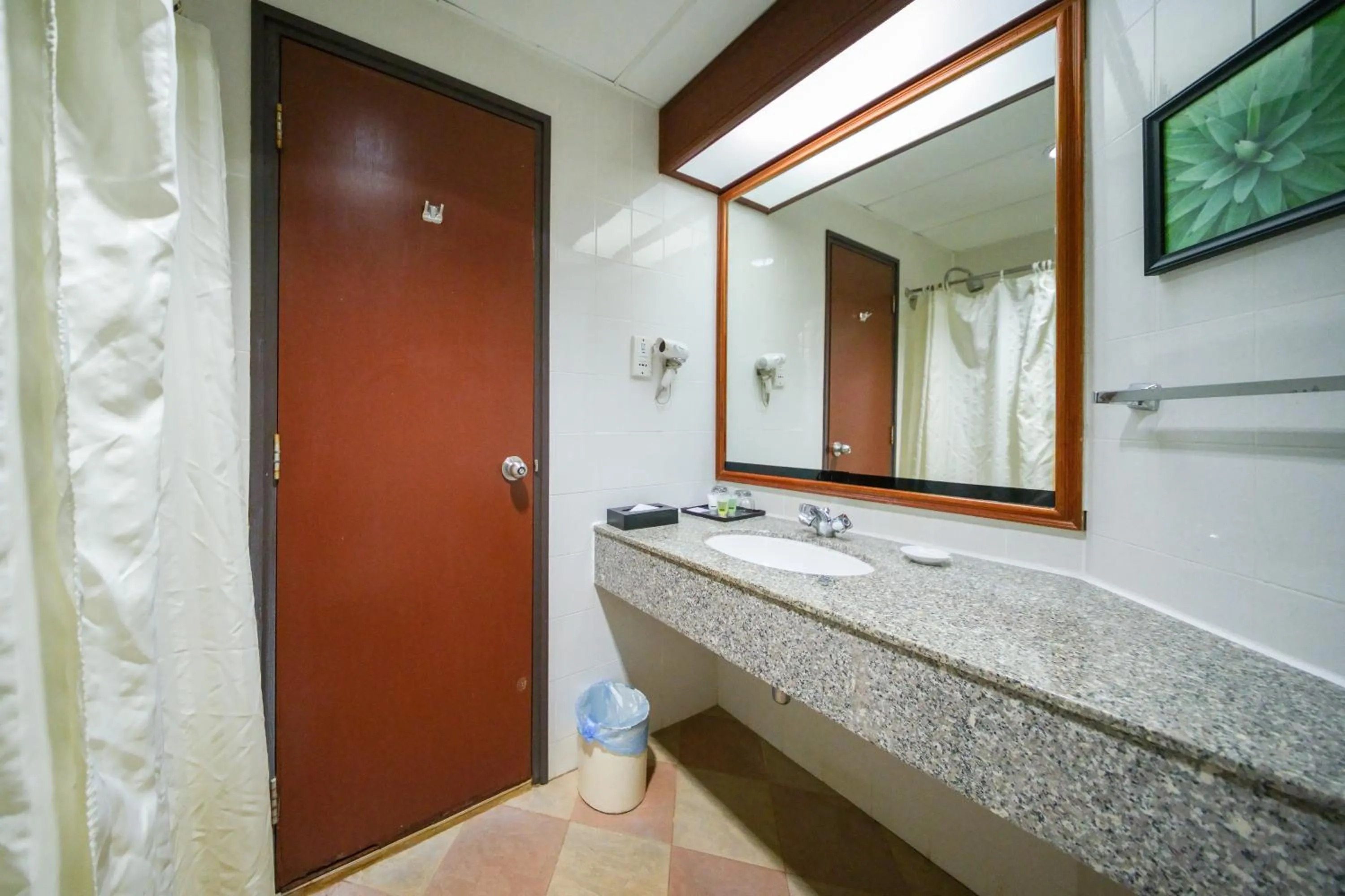 Bathroom in Rainbow Paradise Beach Resort
