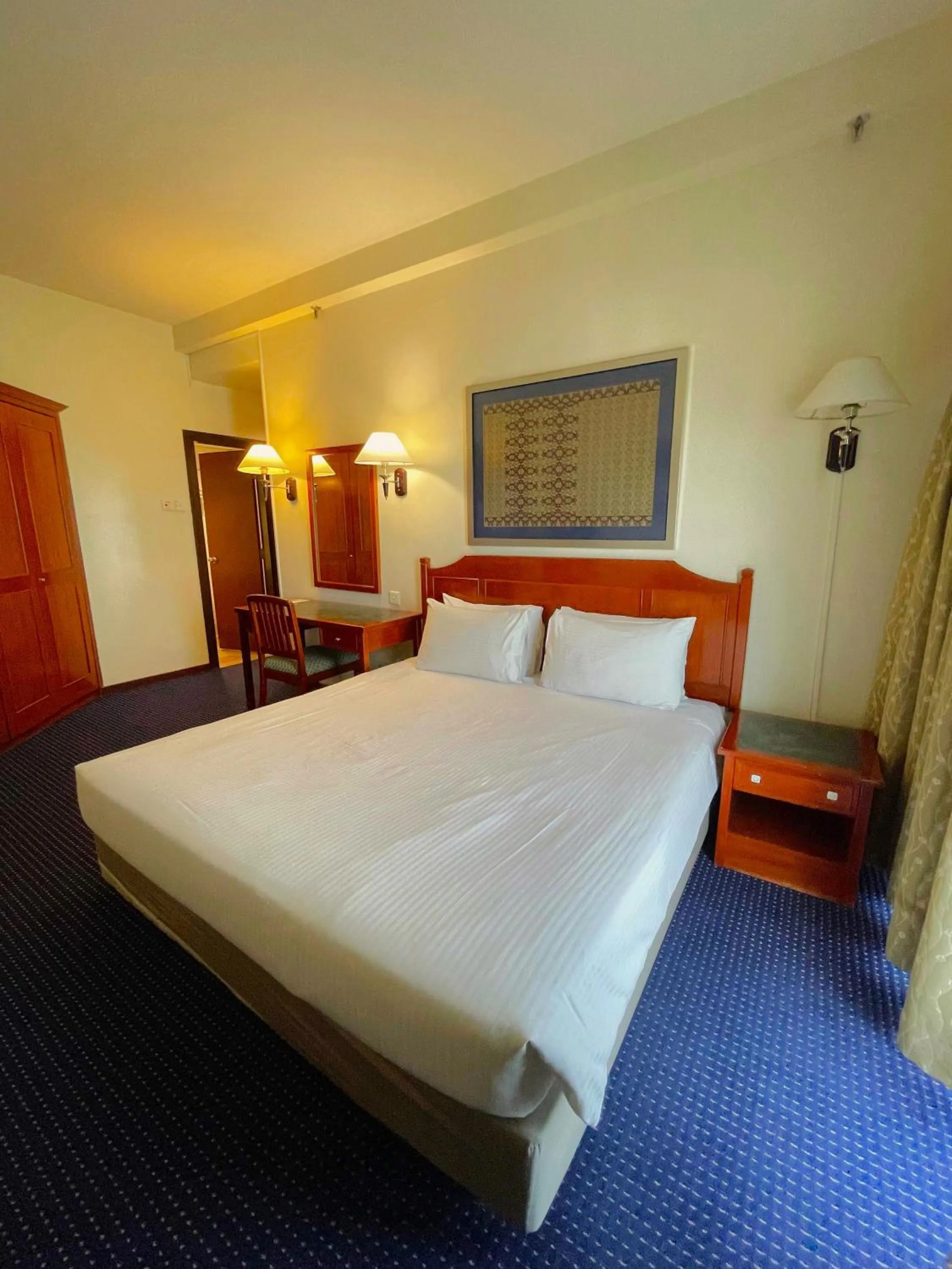 Bed in Rainbow Paradise Beach Resort