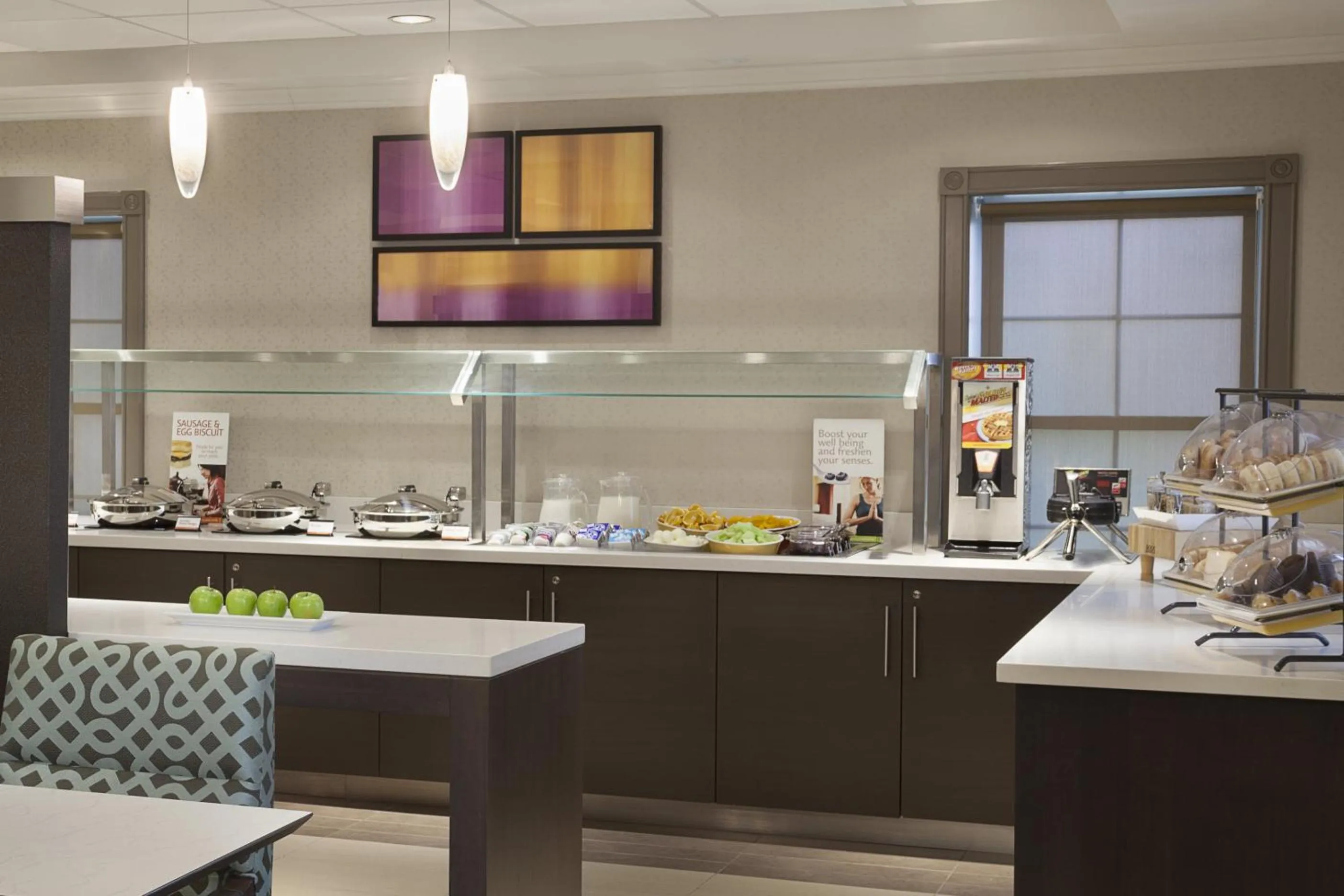 Restaurant/places to eat in Cambridge Suites Mississauga