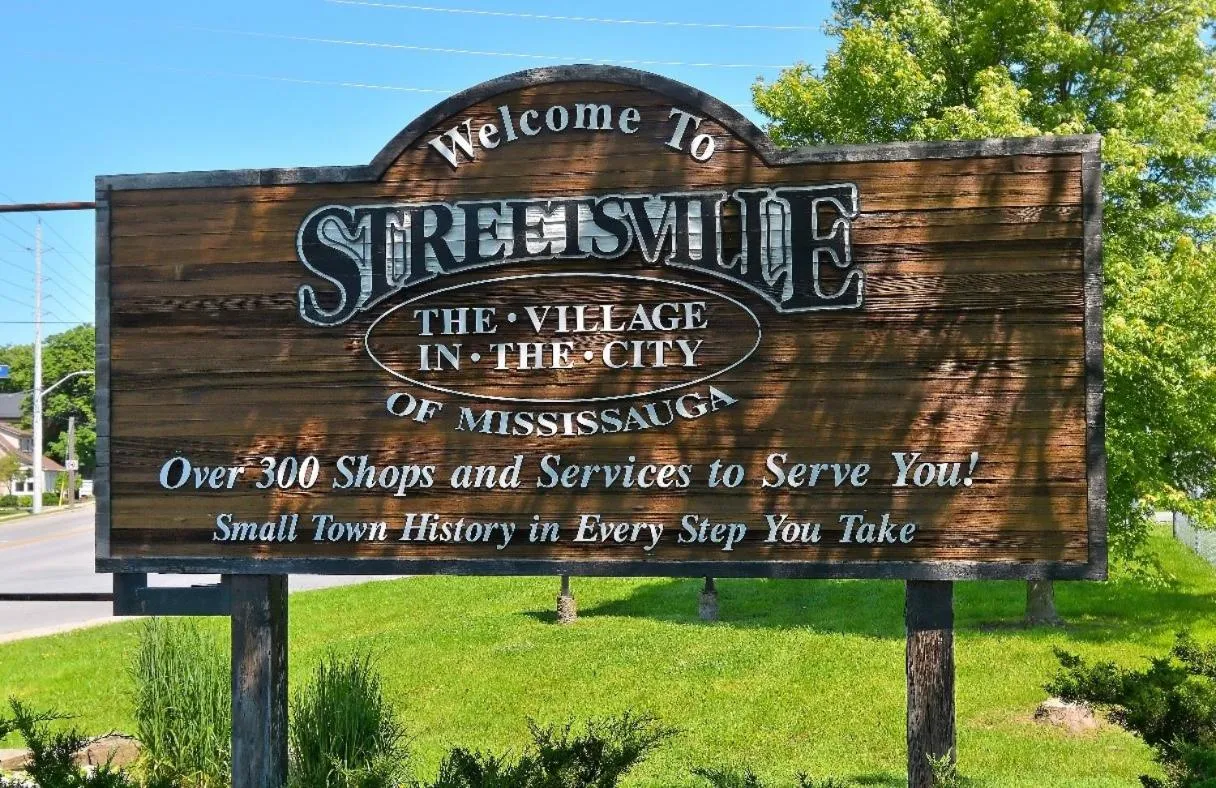 Entertainment in Cambridge Suites Mississauga