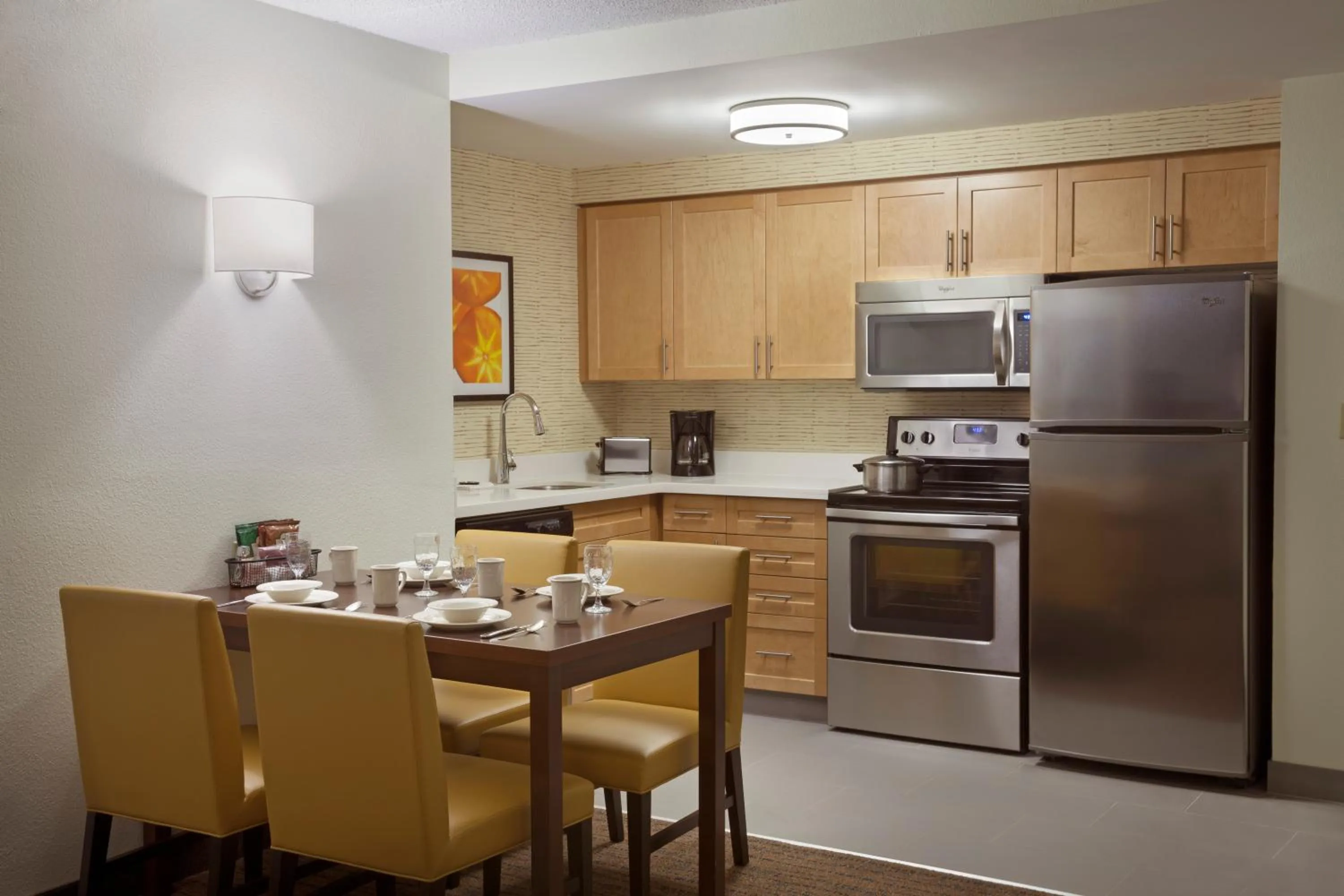 Coffee/tea facilities in Cambridge Suites Mississauga