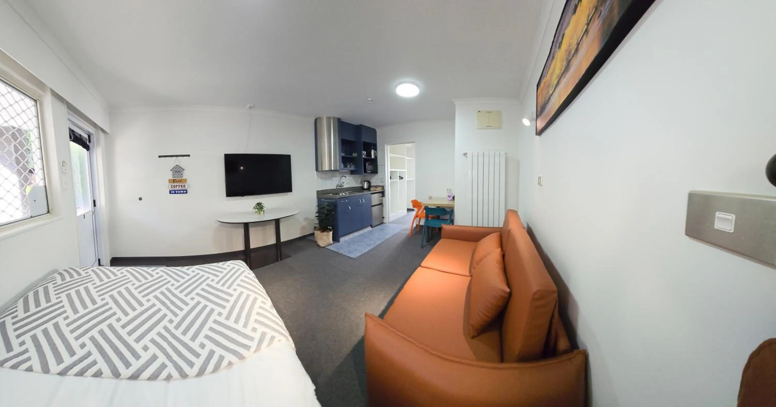 Living room, Bed in Alpin Motel & Conference Centre