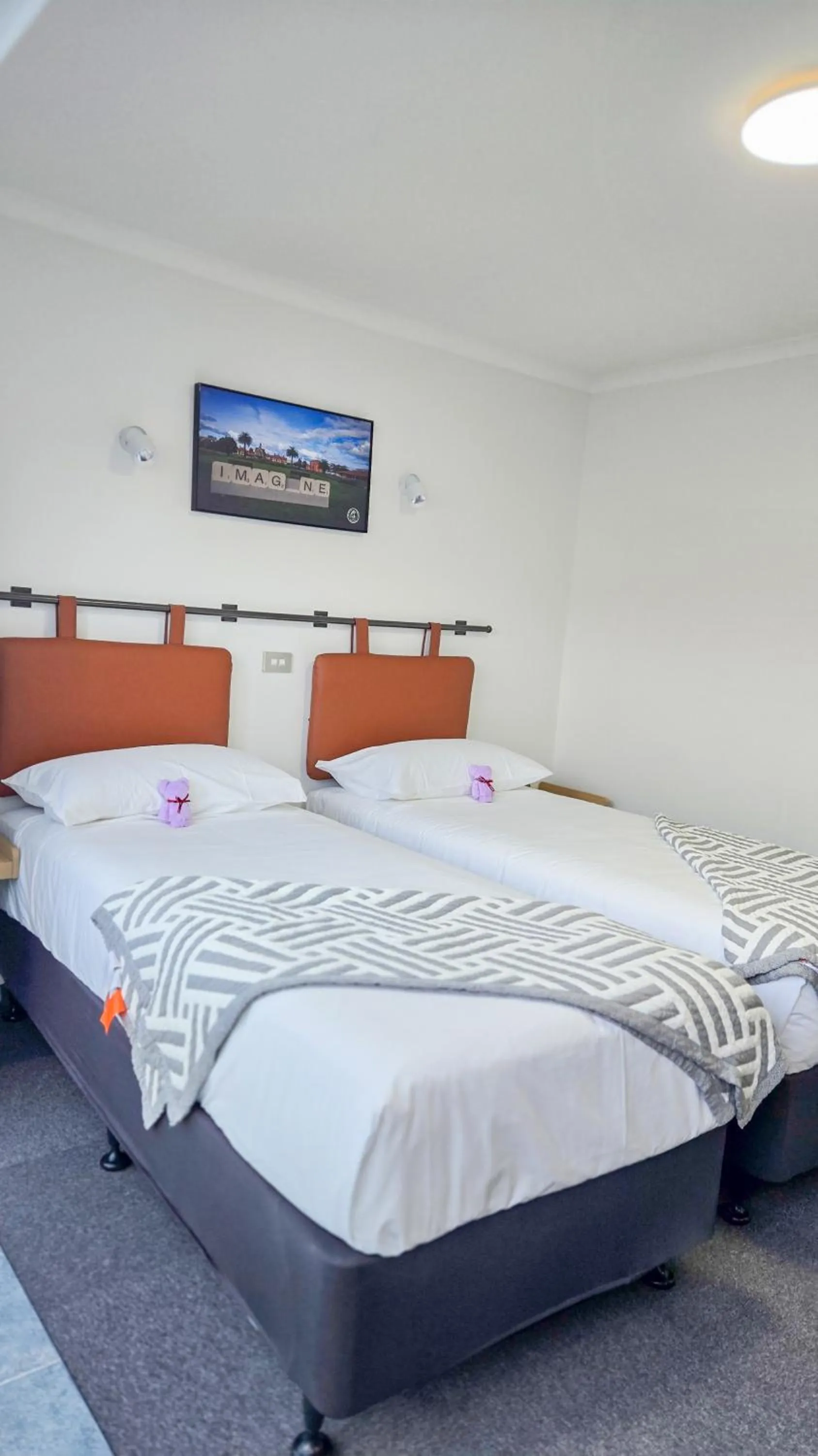 Bedroom, Bed in Alpin Motel & Conference Centre