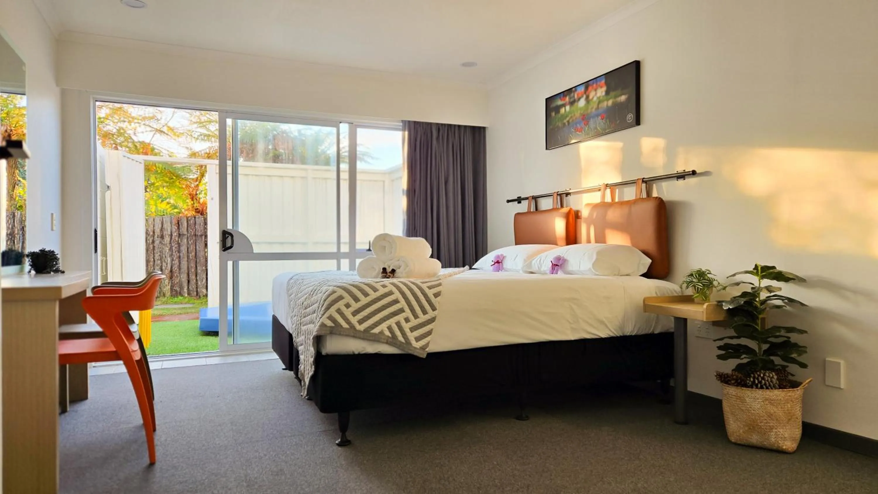 Bedroom, Bed in Alpin Motel & Conference Centre