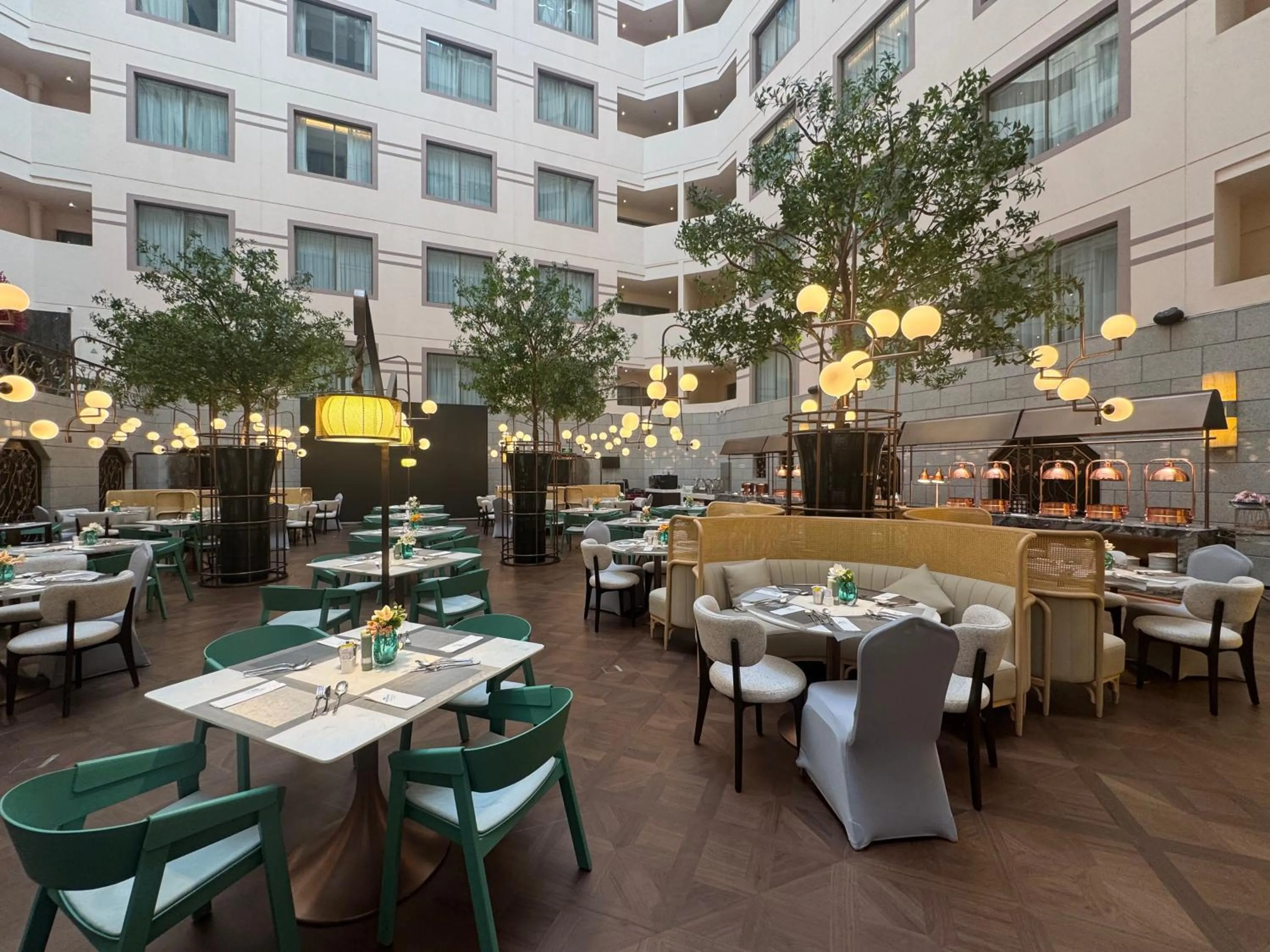 Restaurant/places to eat in Howard Johnson Paragon Hotel Beijing