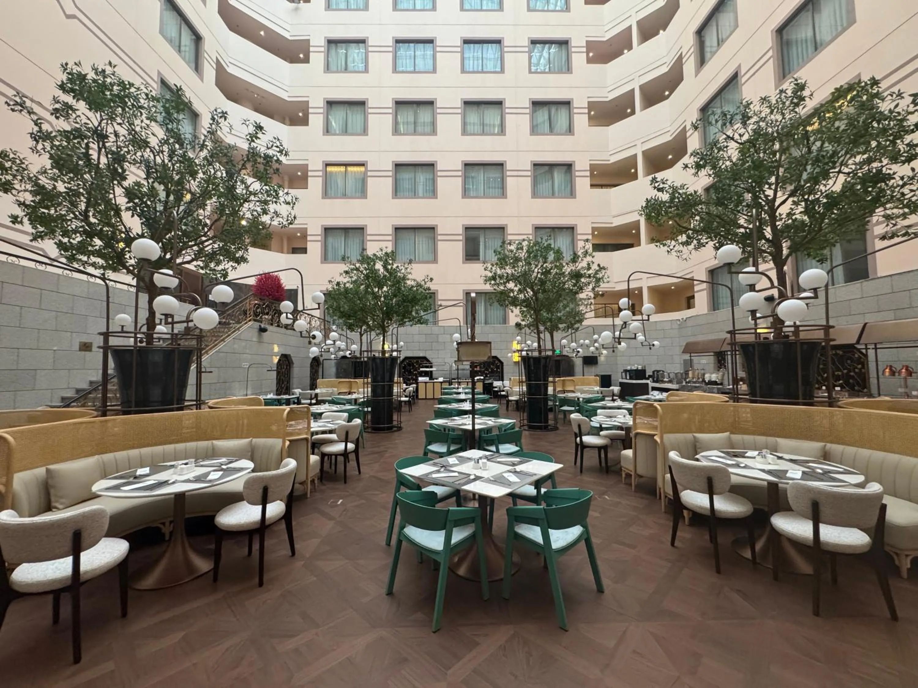 Restaurant/places to eat in Howard Johnson Paragon Hotel Beijing