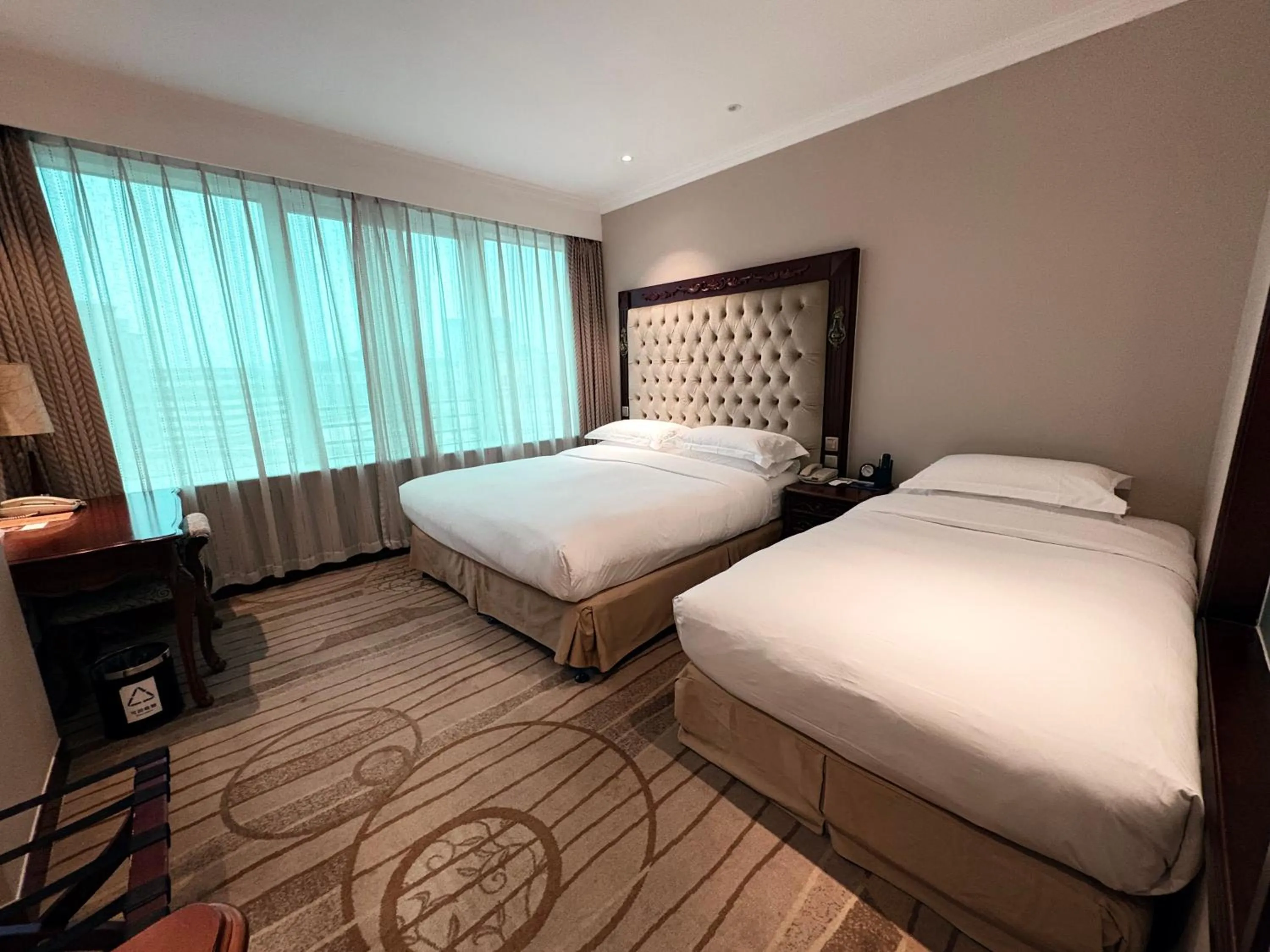 Bedroom, Bed in Howard Johnson Paragon Hotel Beijing