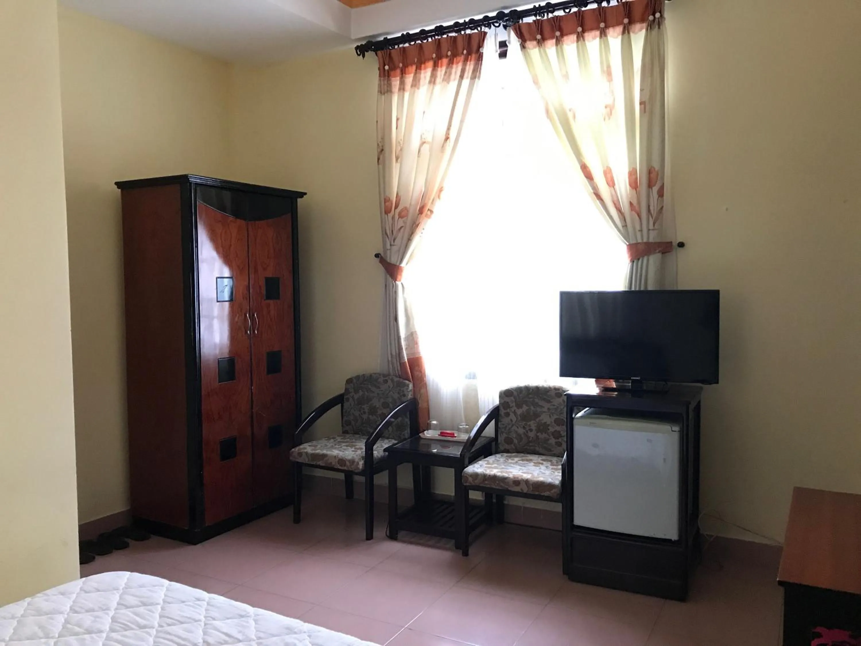 TV and multimedia, Bed in Cat Phu Hotel