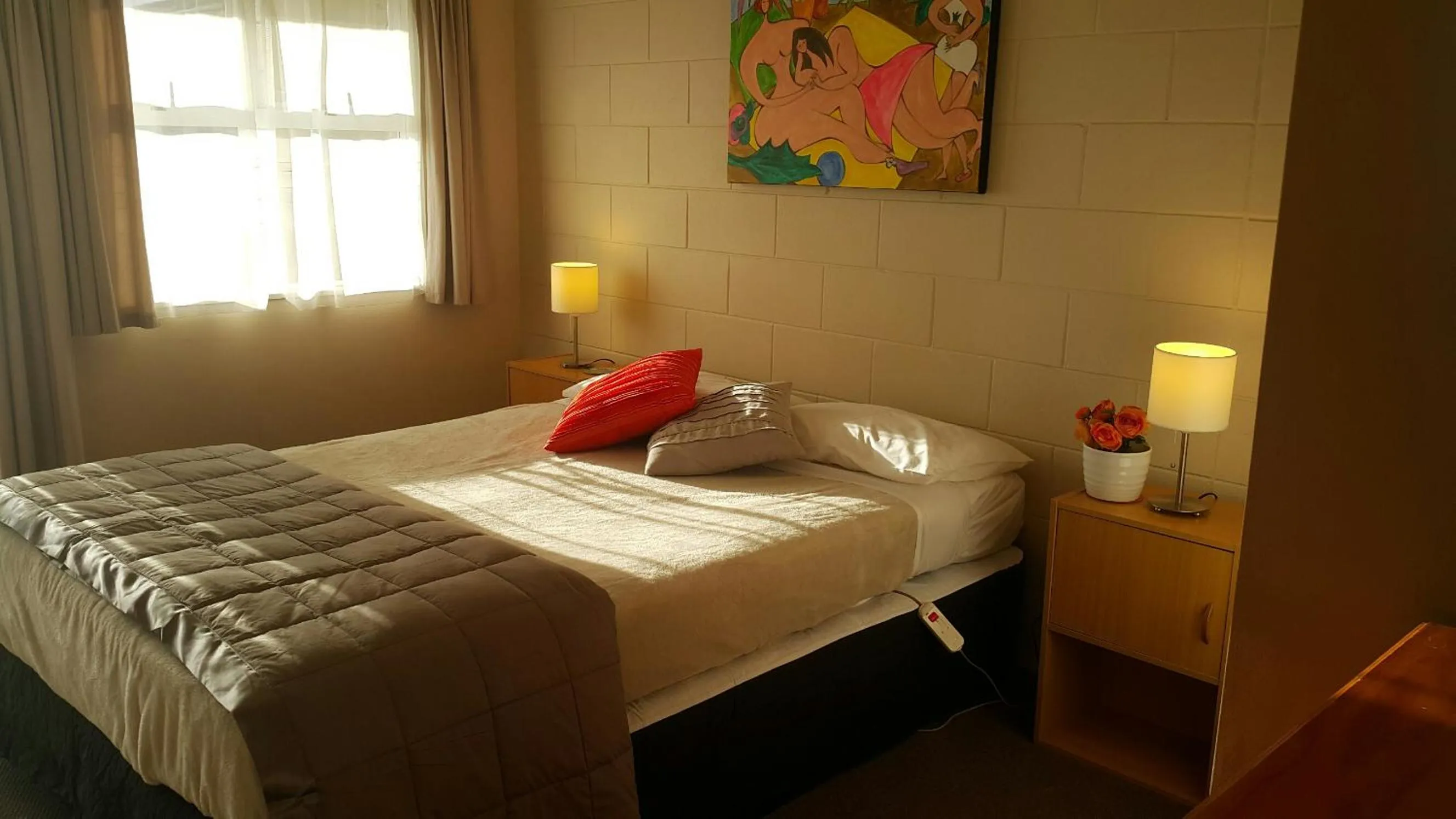 Bed in Six On Union Motel