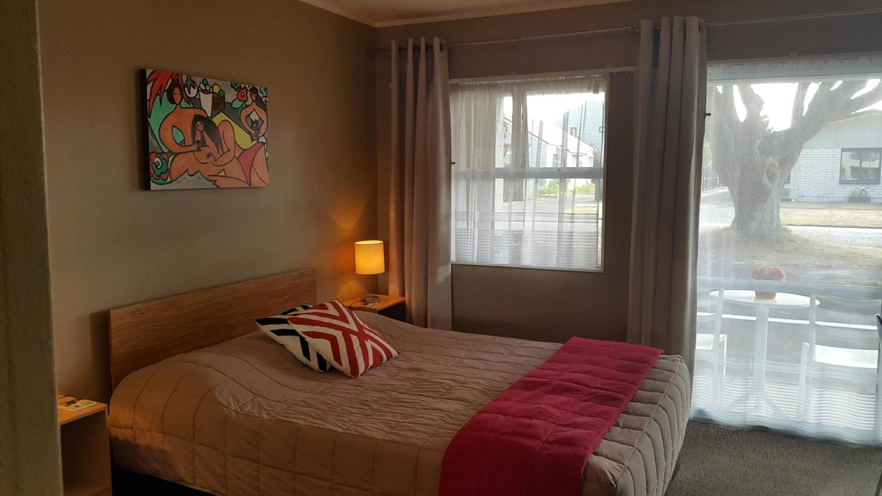 Bed in Six On Union Motel