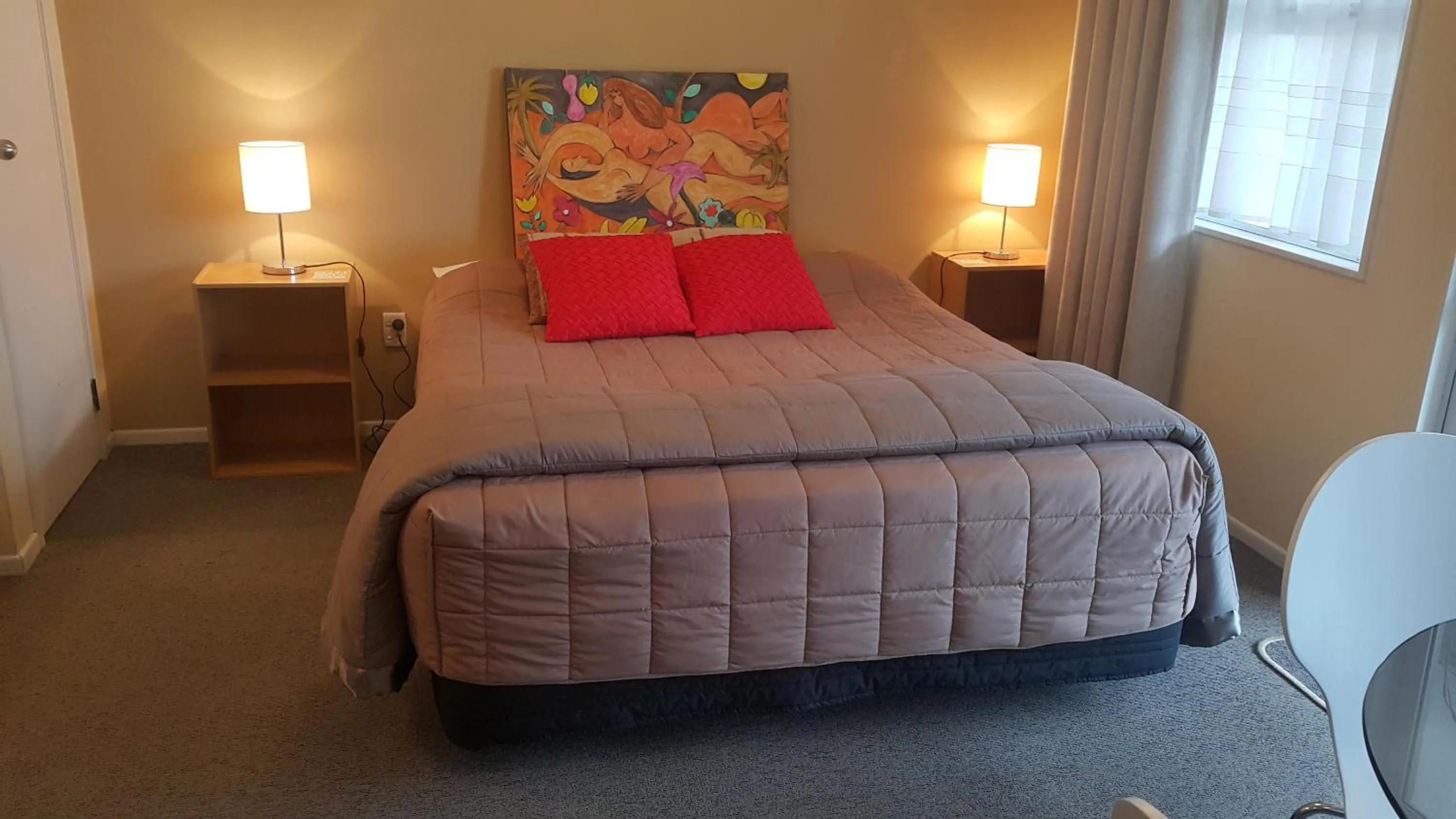 Bed in Six On Union Motel