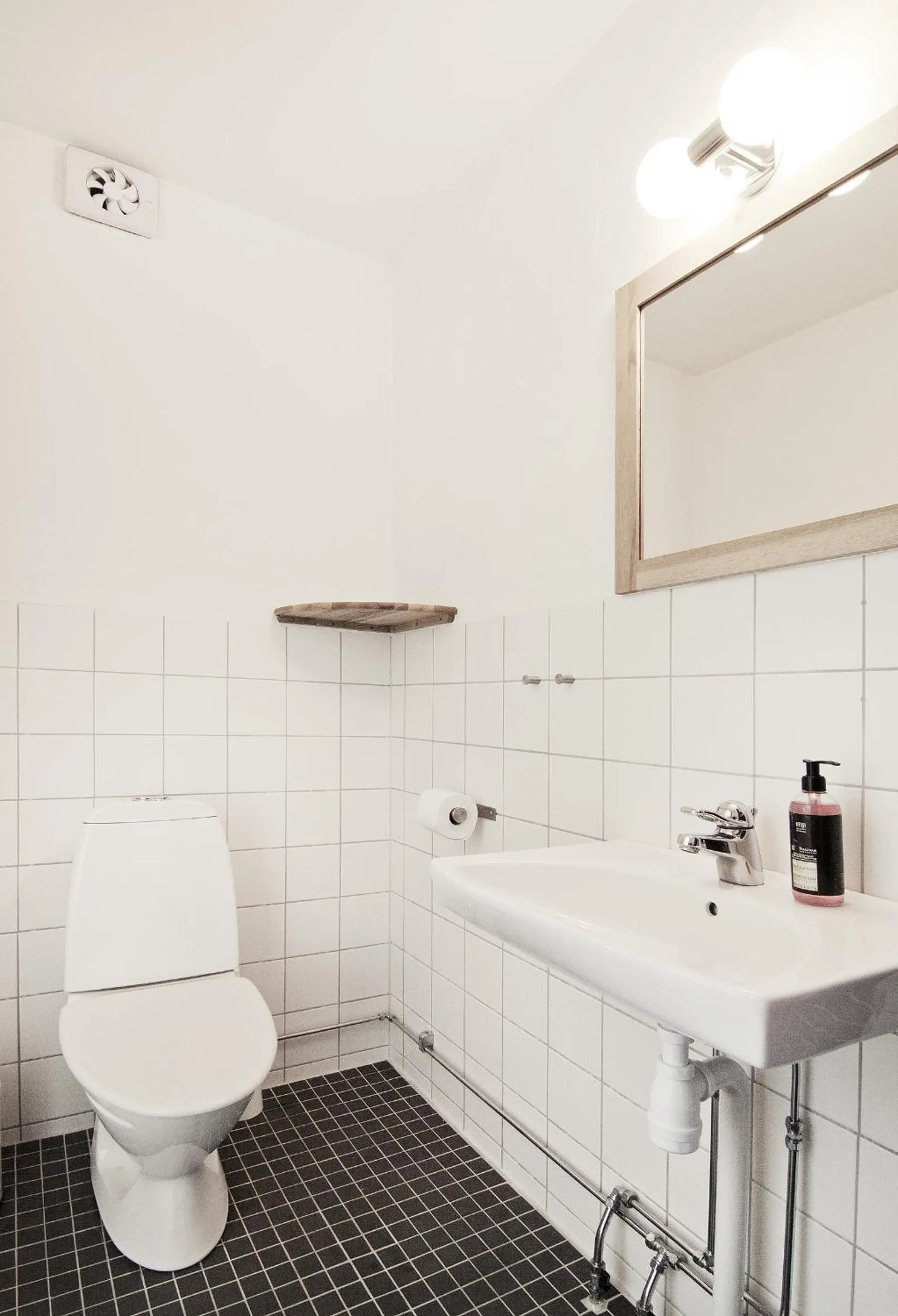 Bathroom in Kaptenshuset Hotell