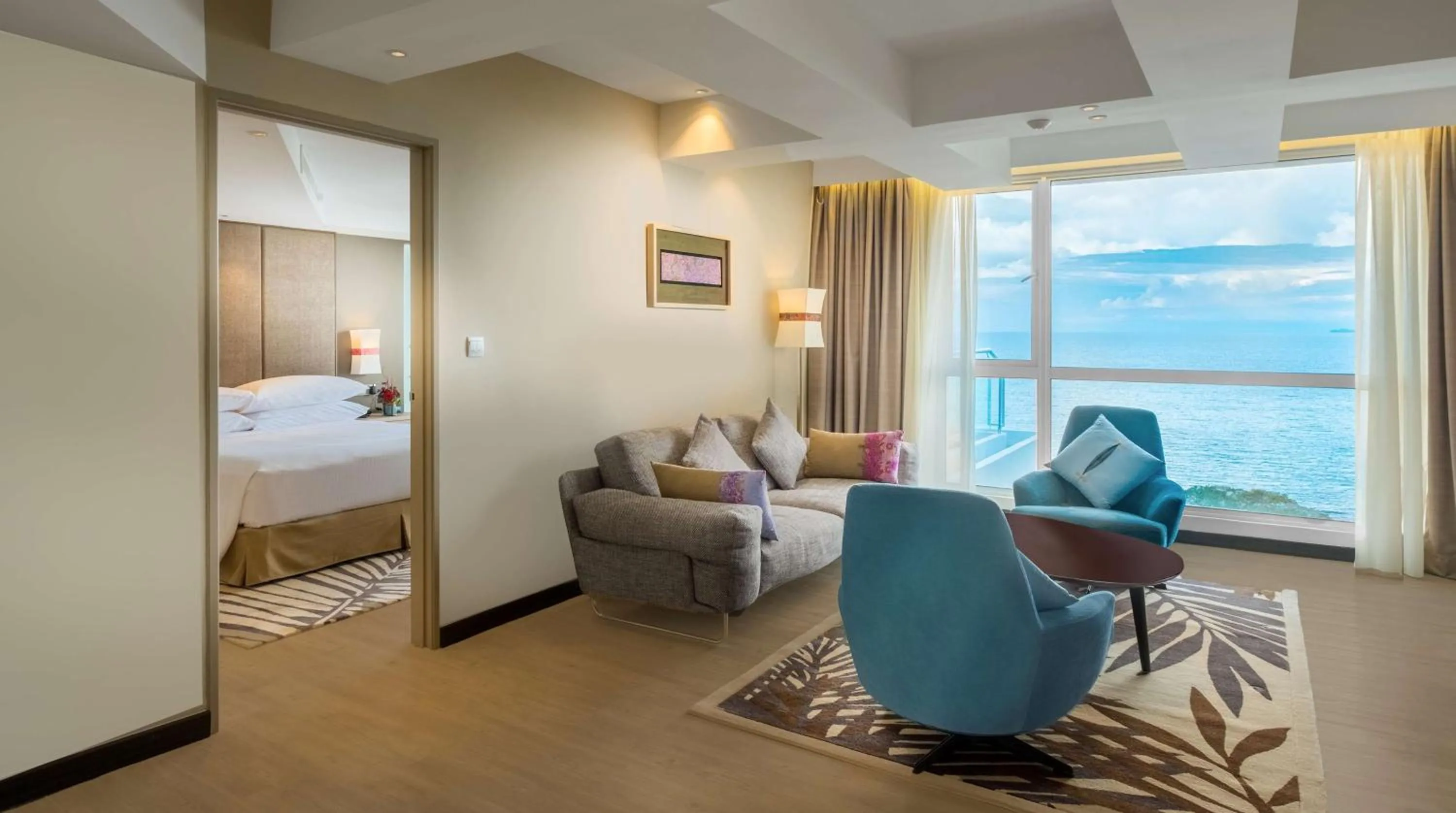 Living room, Bed in DoubleTree Resort by Hilton Hotel Penang