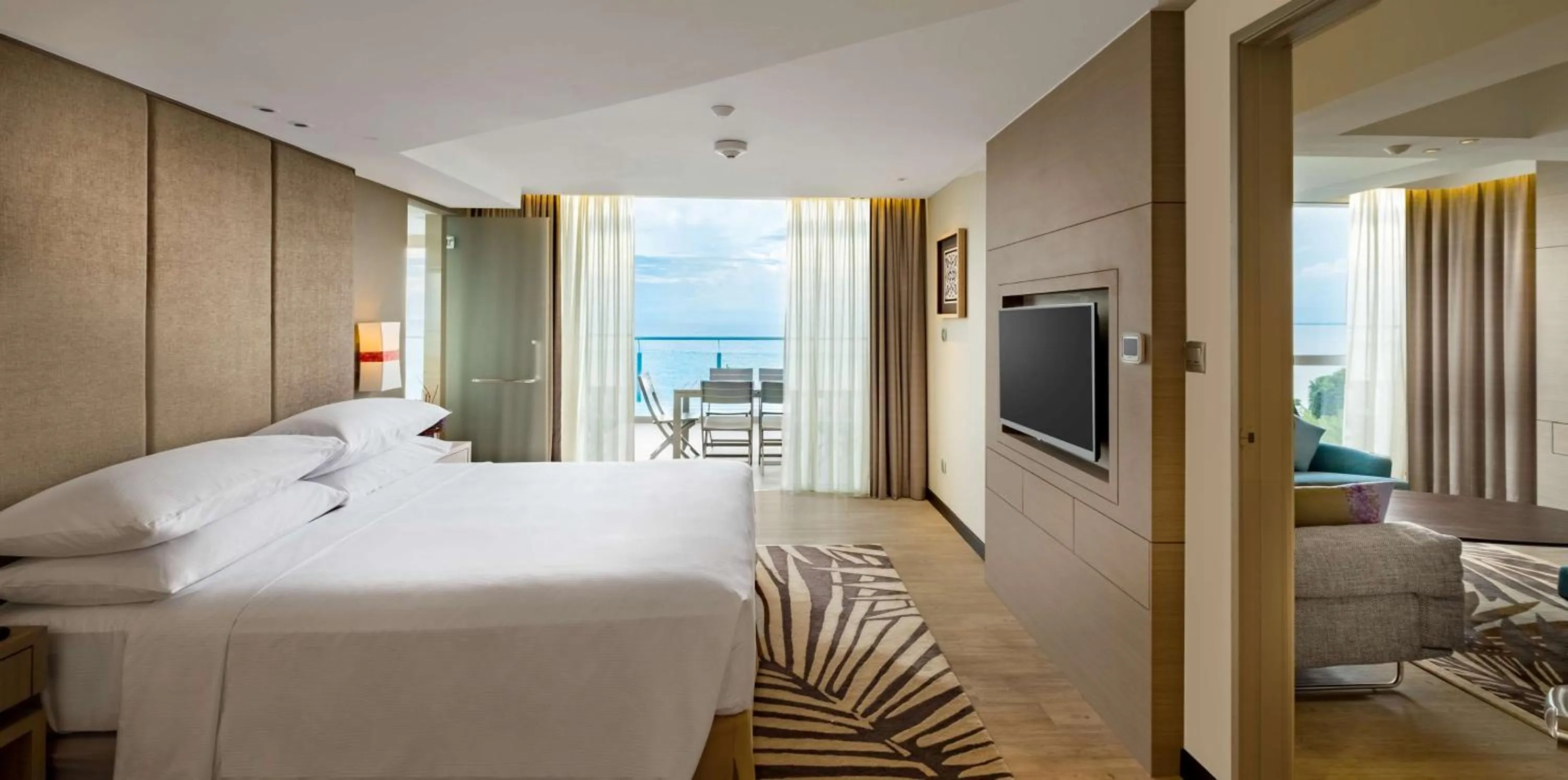 Bed in DoubleTree Resort by Hilton Hotel Penang