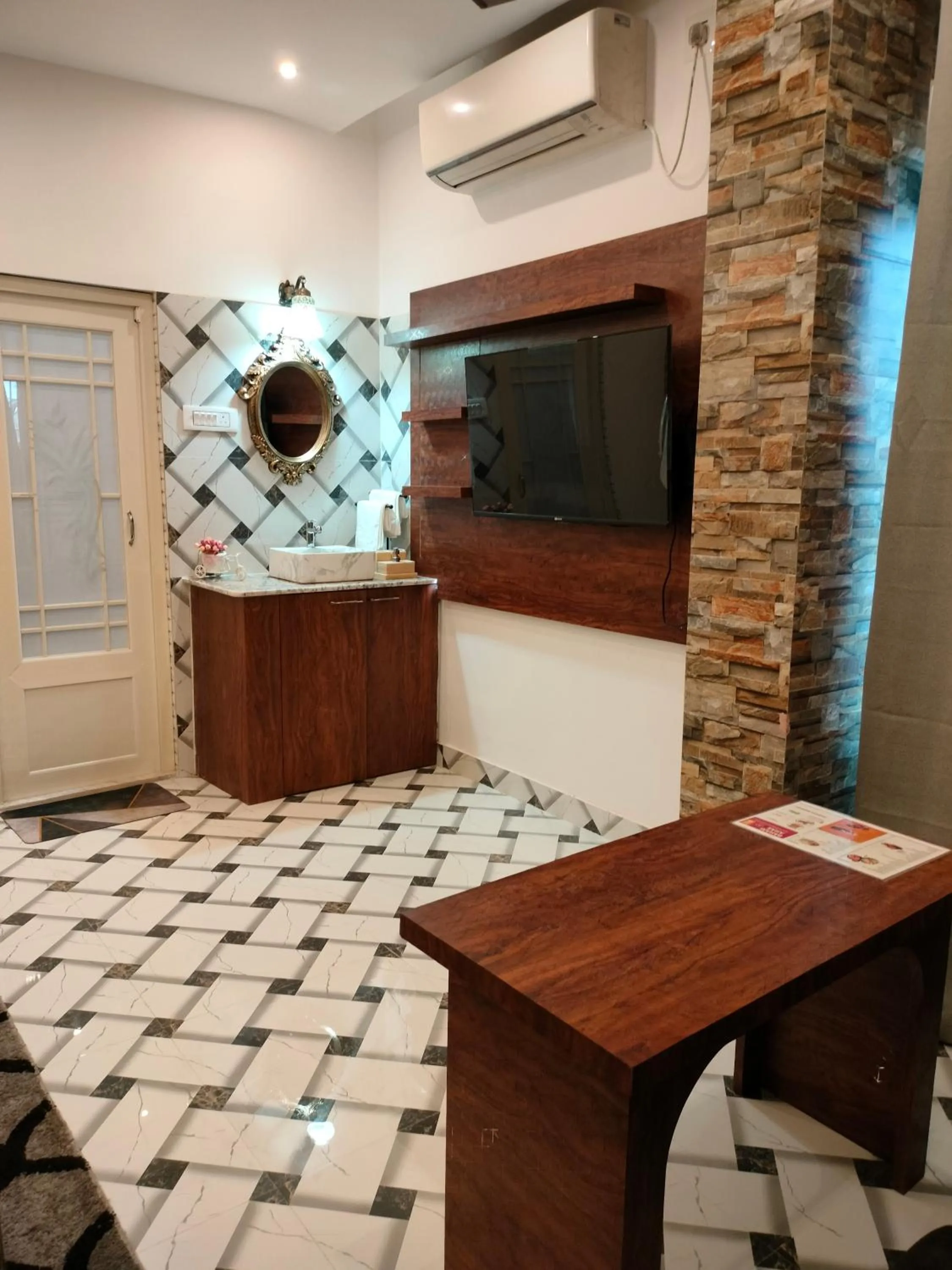 TV and multimedia in Kollolini Kolkata