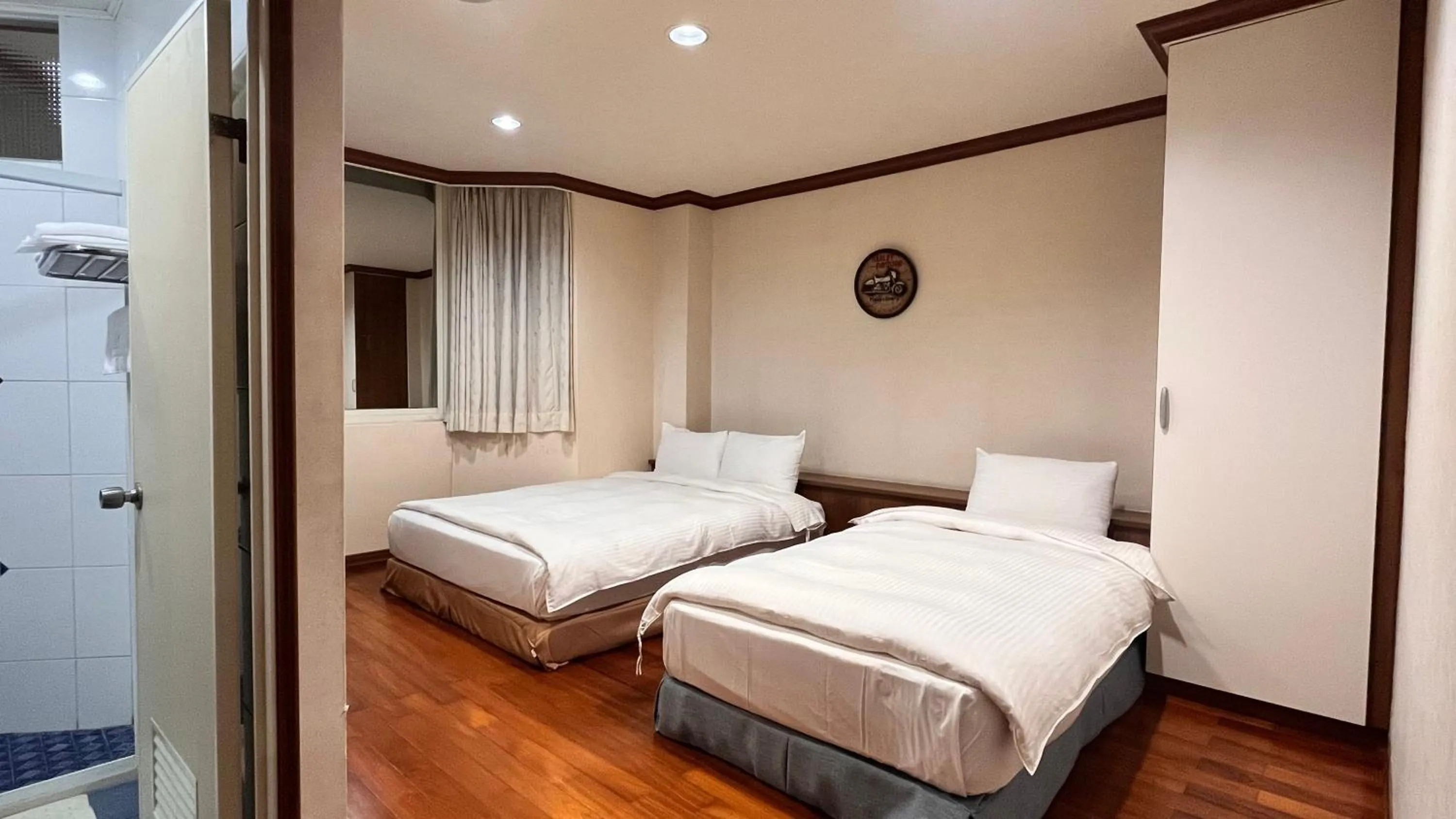 Photo of the whole room, Bed in Xiu Shui Hotel