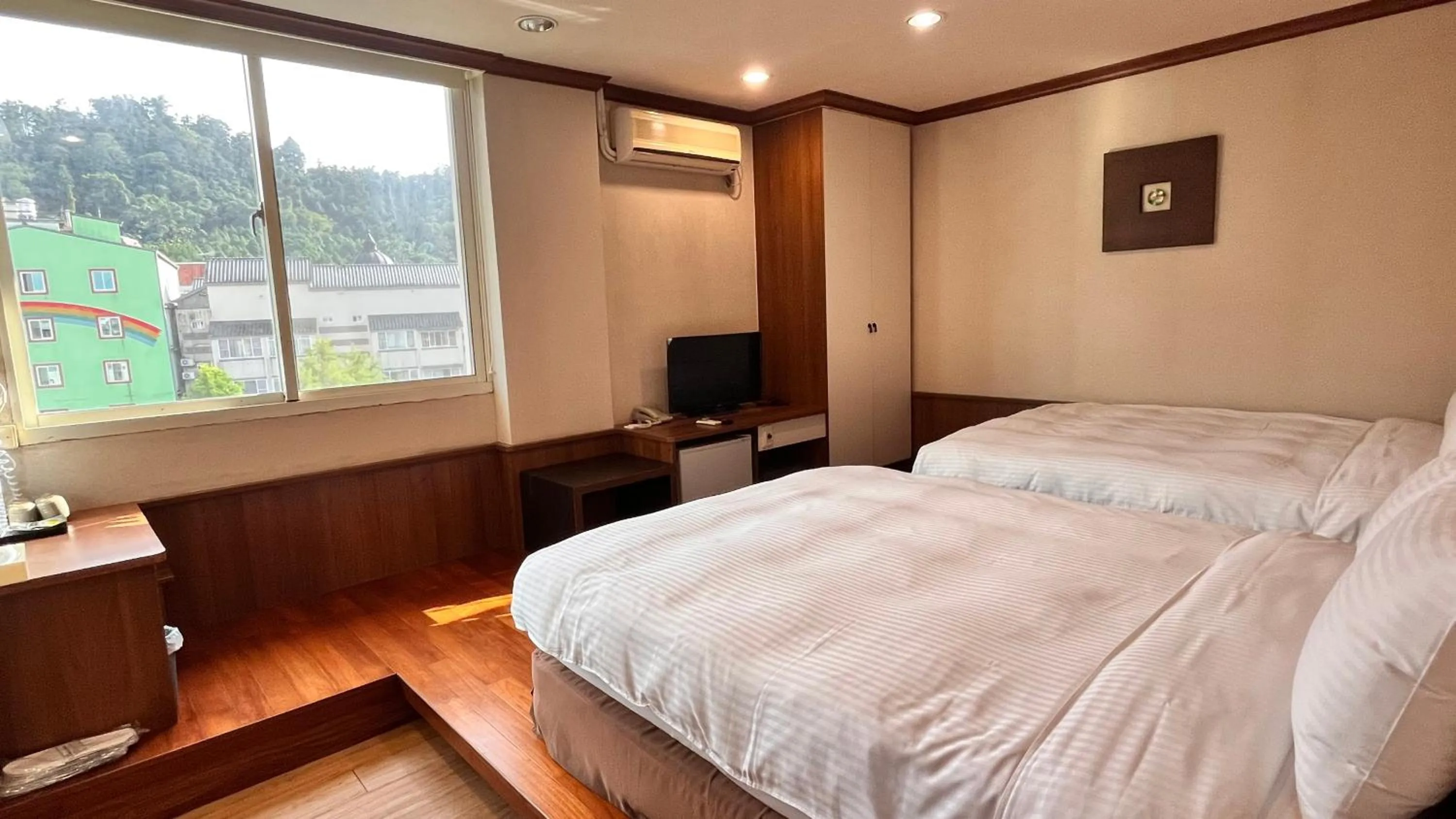 Photo of the whole room, Bed in Xiu Shui Hotel