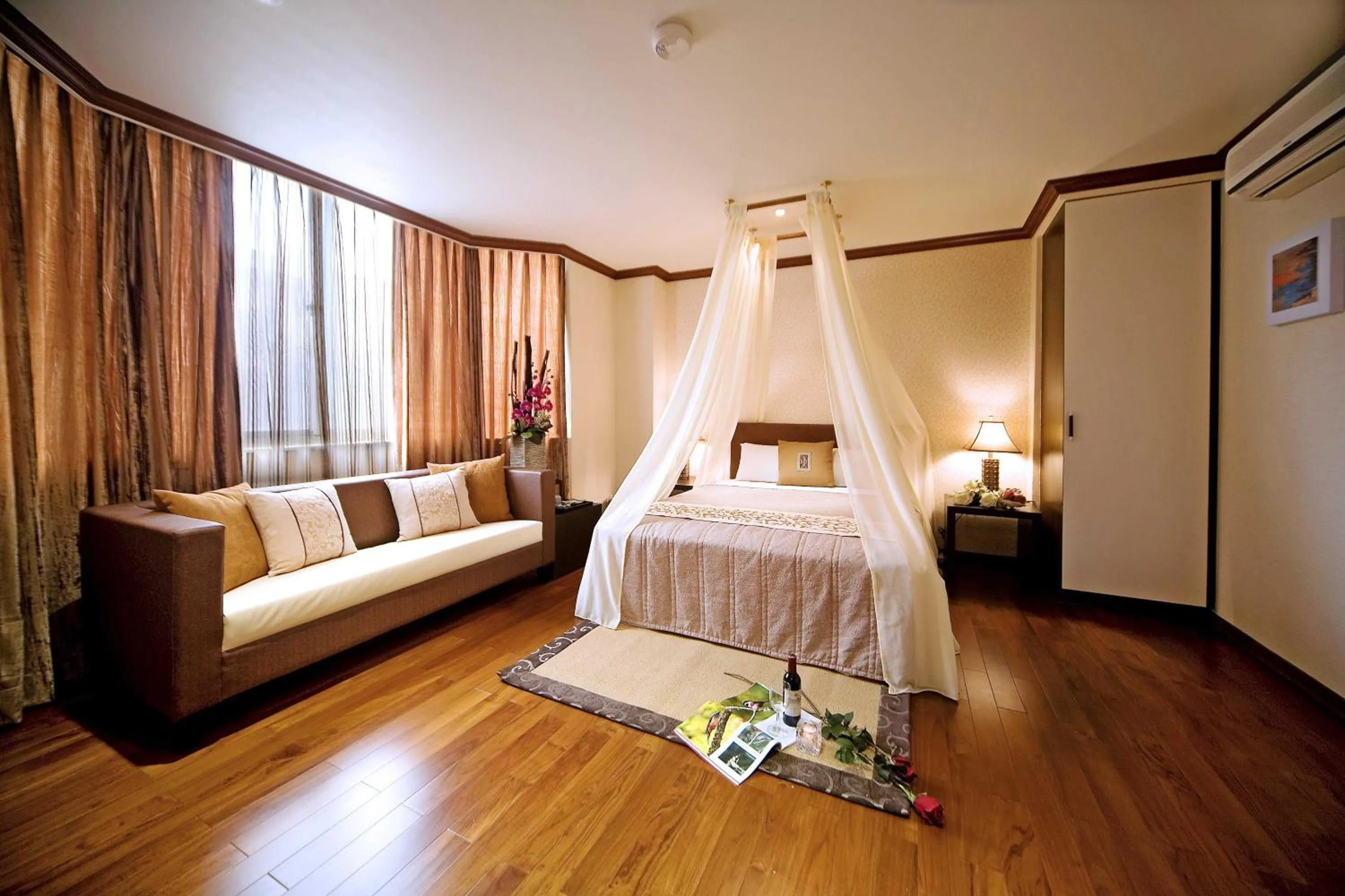 Photo of the whole room, Bed in Xiu Shui Hotel