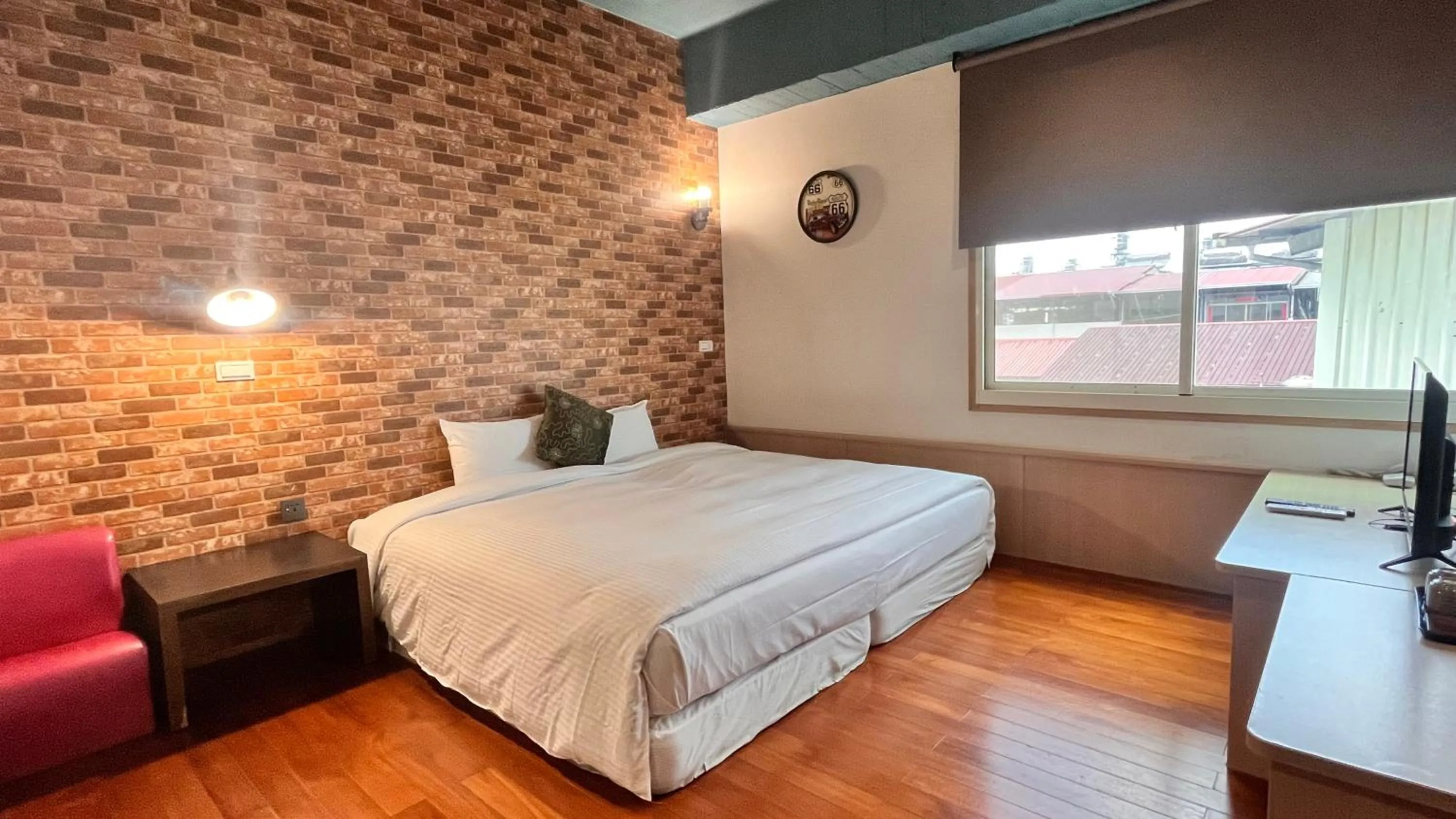 Photo of the whole room, Bed in Xiu Shui Hotel