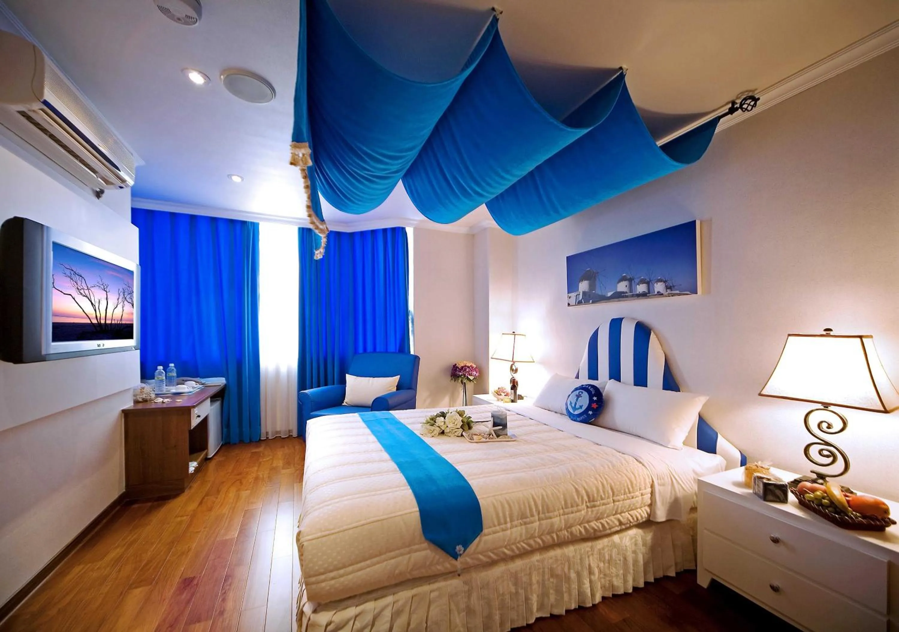 Photo of the whole room, Bed in Xiu Shui Hotel