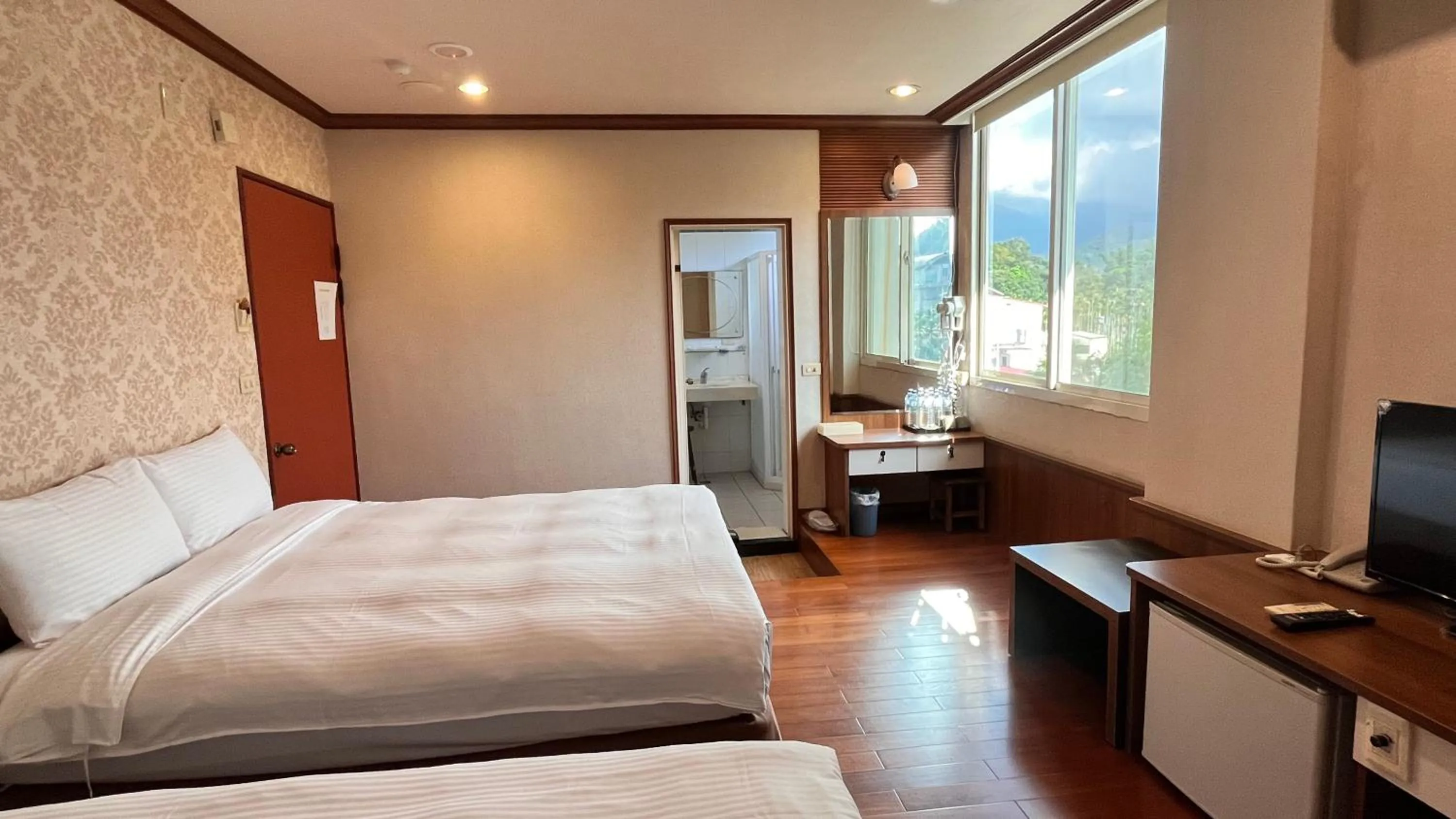 Photo of the whole room, Bed in Xiu Shui Hotel