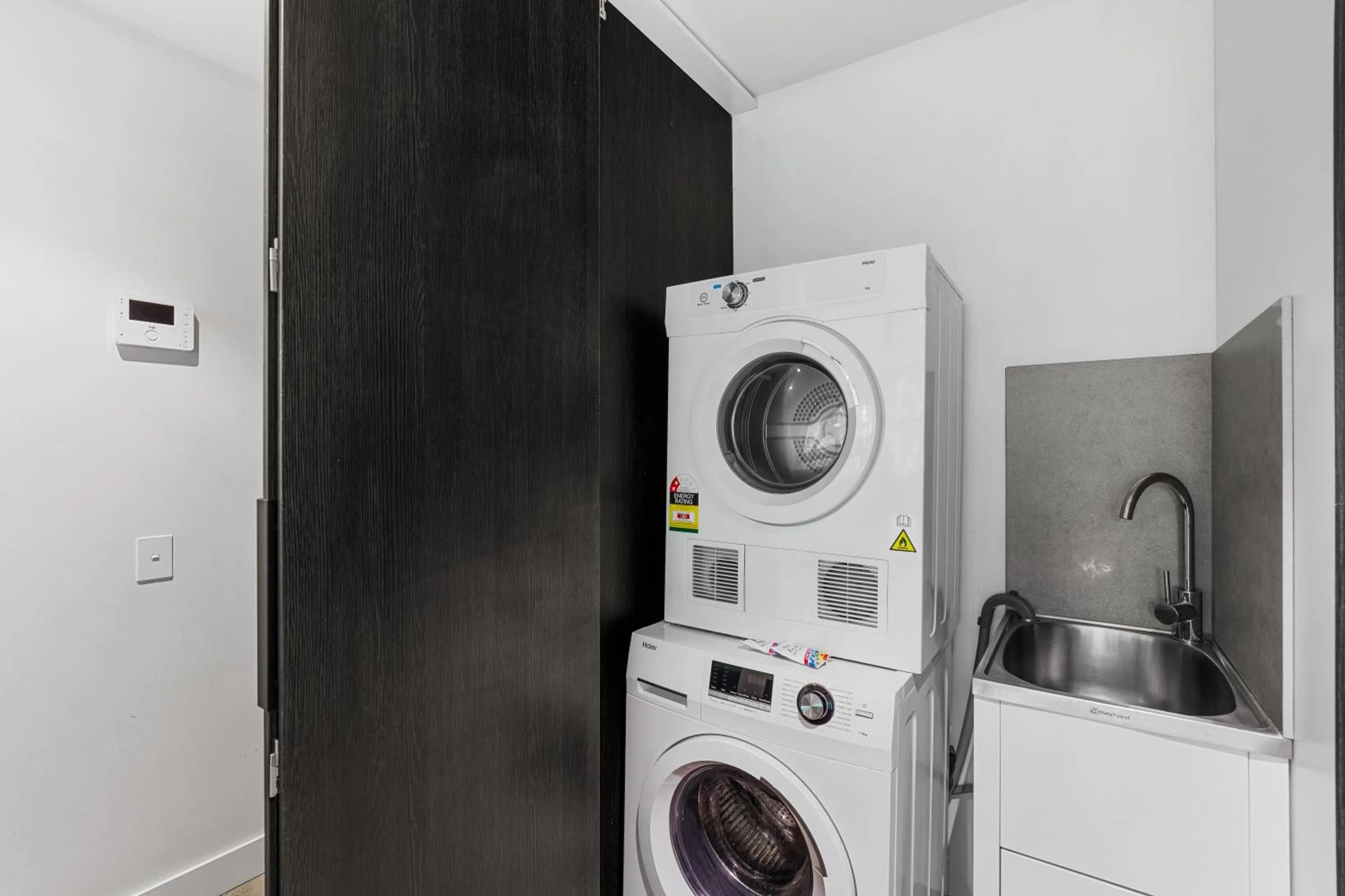 washing machine in The Eminence Apartments by CLLIX