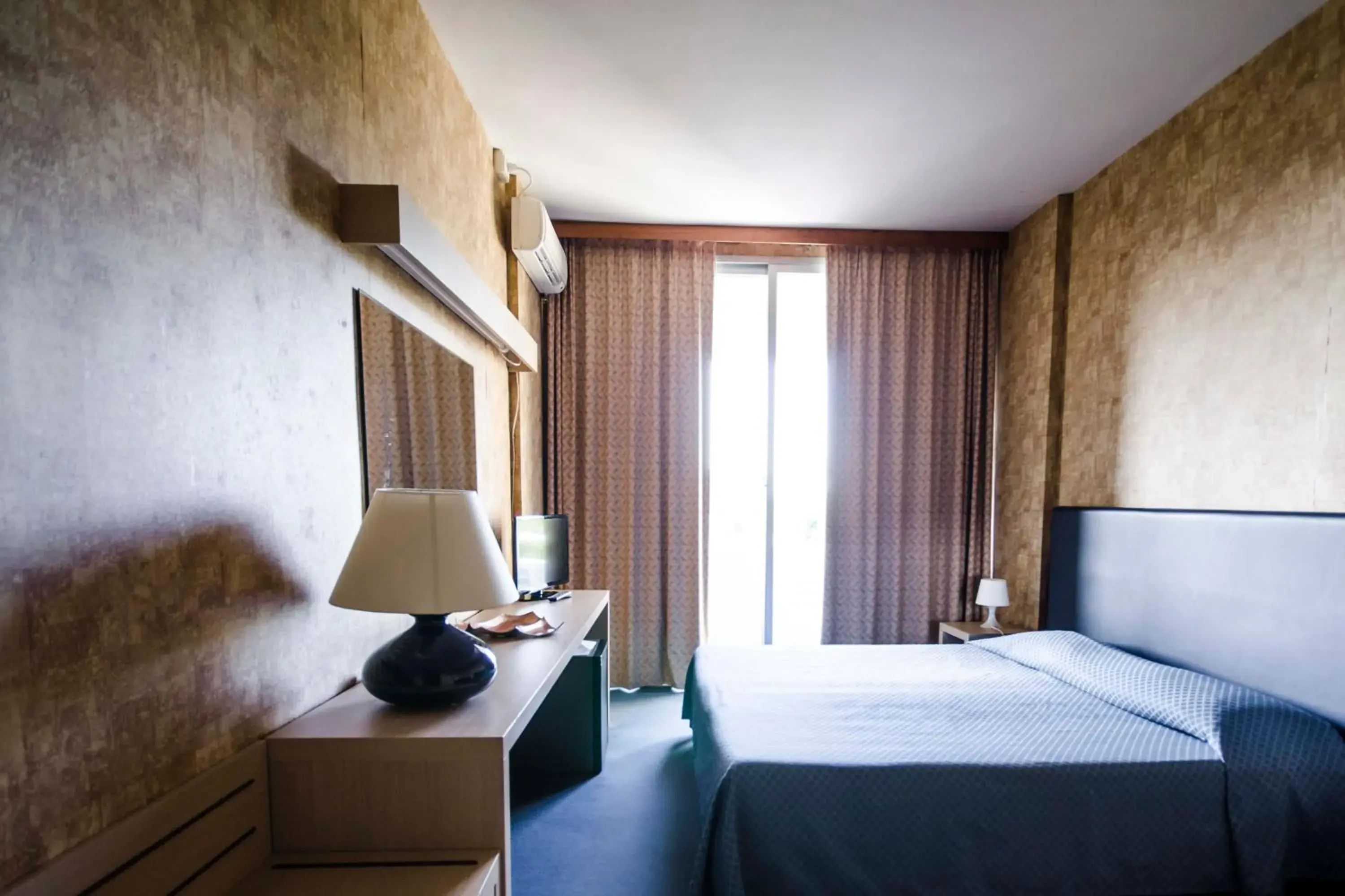 Triple Room with Beach Access in Grand Hotel Helios Triple Room with Beach Access in Grand Hotel Helios