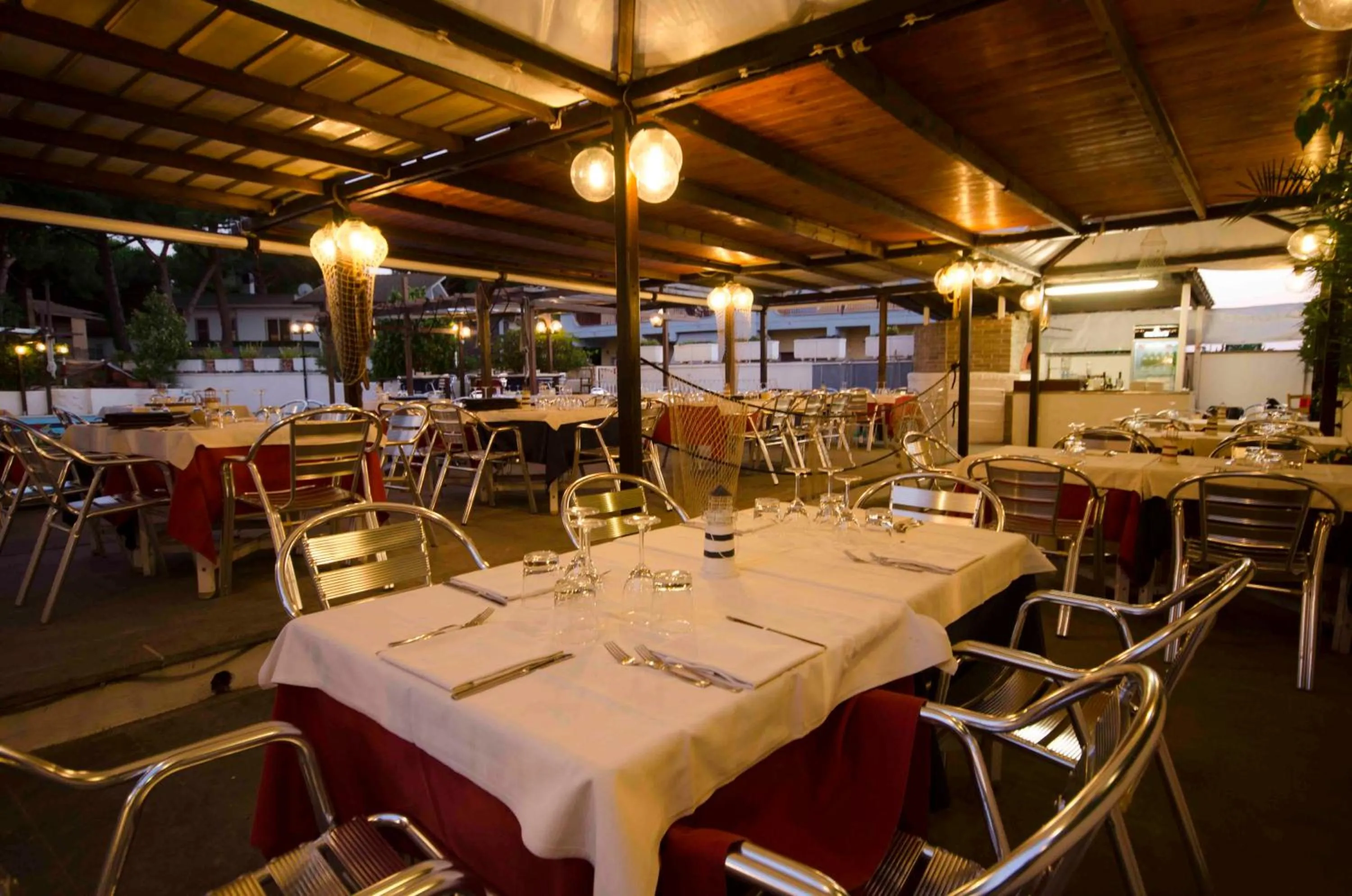 Restaurant/places to eat in Grand Hotel Helios