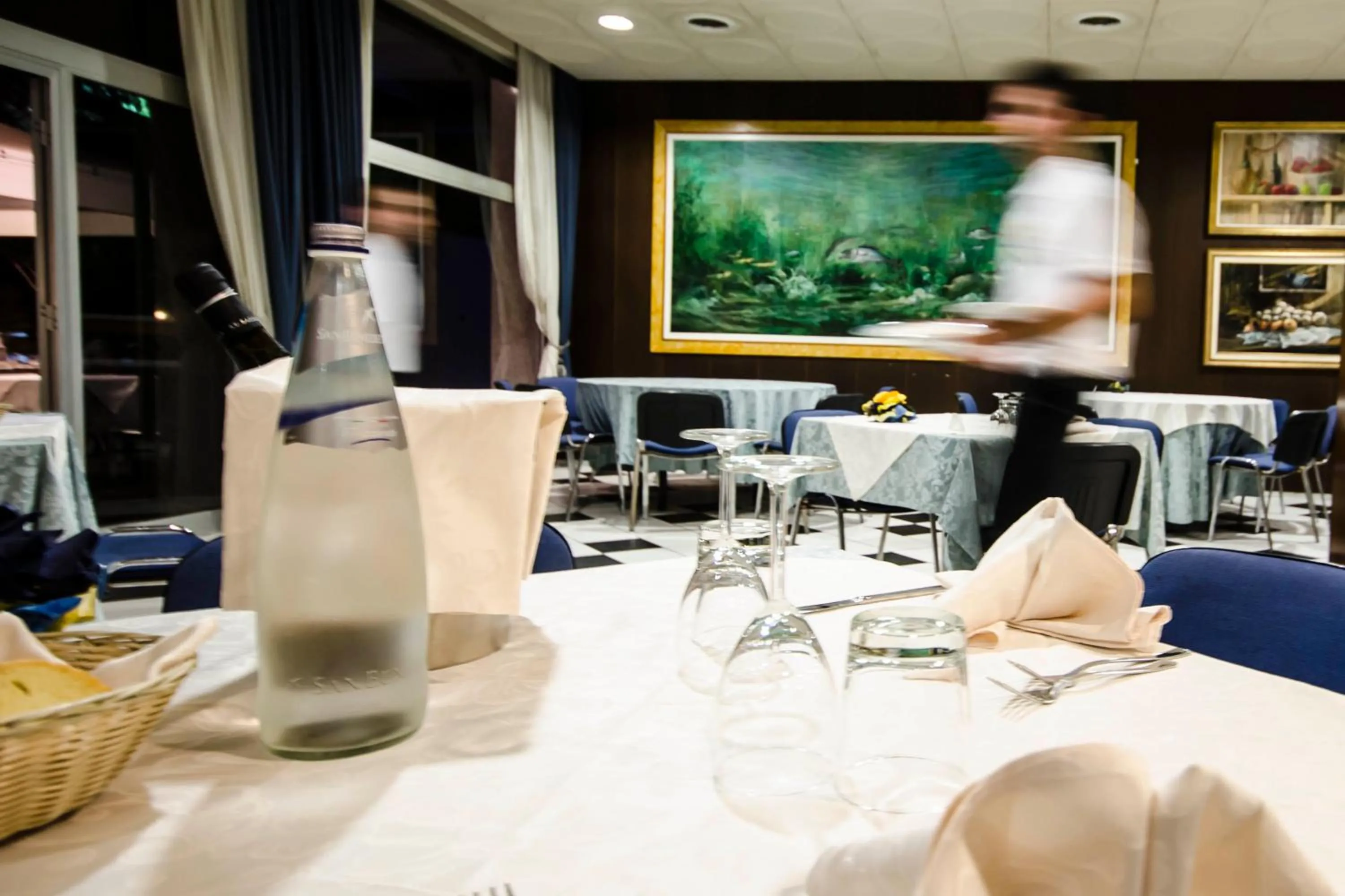 Restaurant/places to eat in Grand Hotel Helios