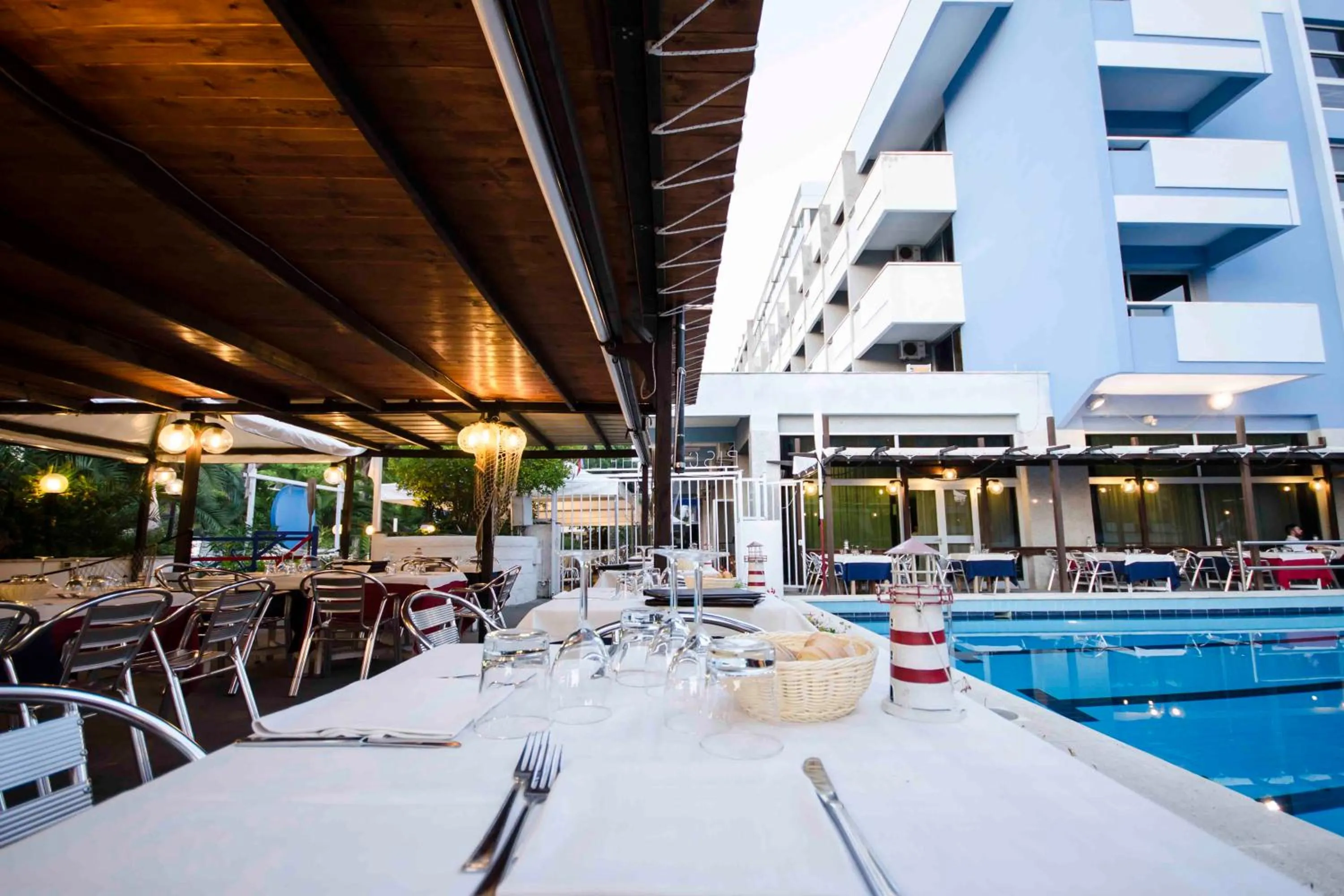 Restaurant/places to eat in Grand Hotel Helios