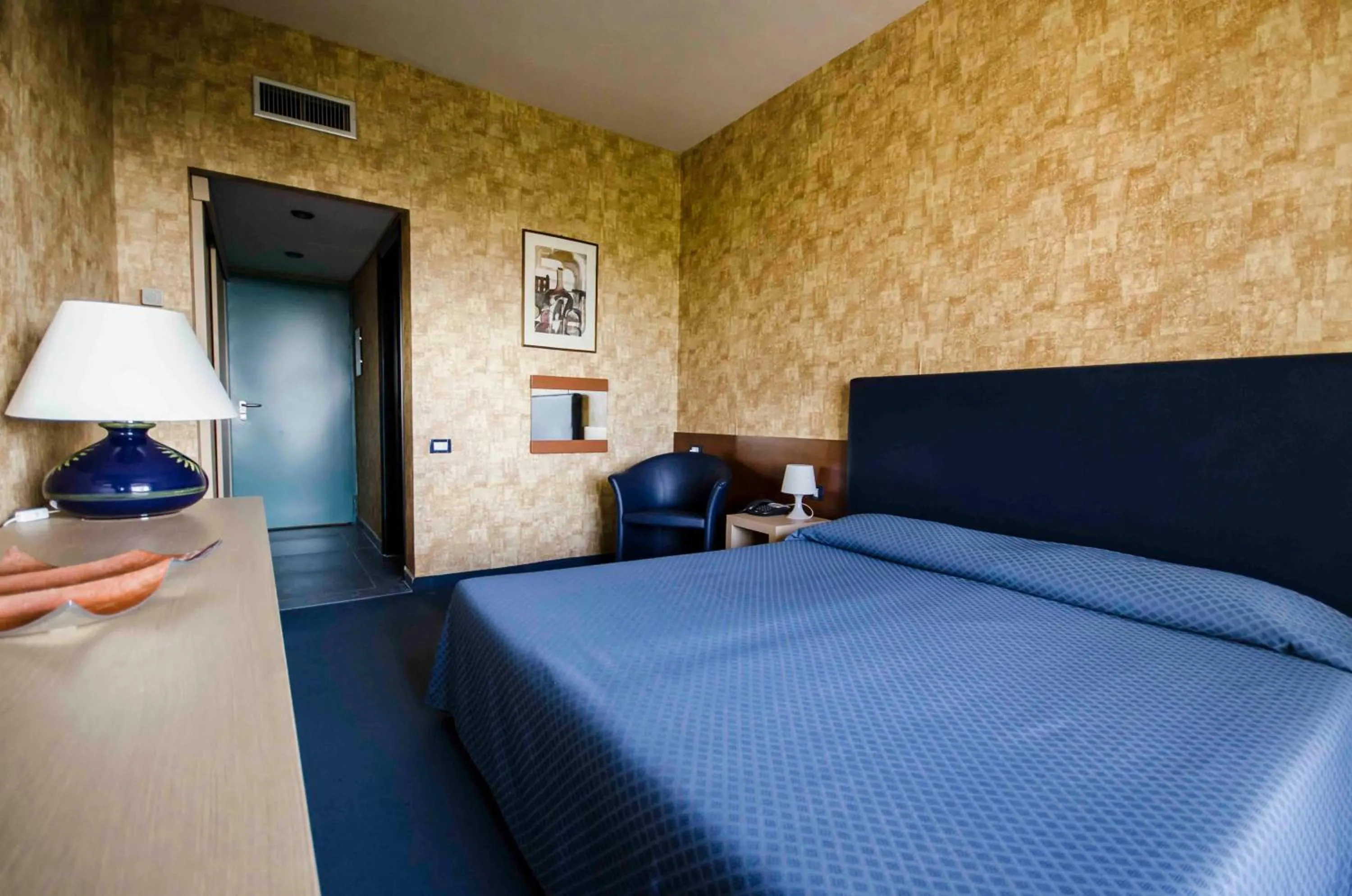 Photo of the whole room, Bed in Grand Hotel Helios