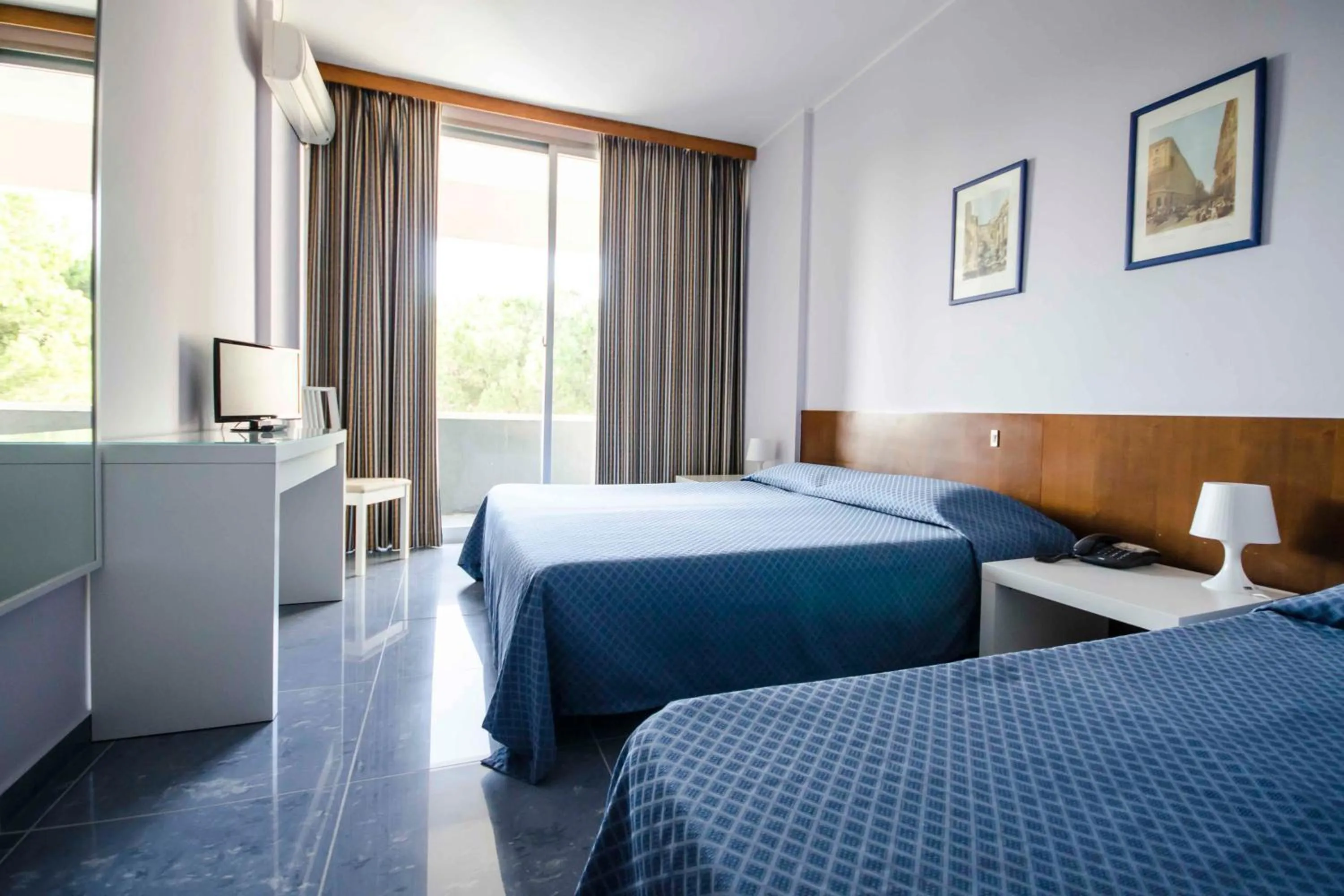 Photo of the whole room, Bed in Grand Hotel Helios