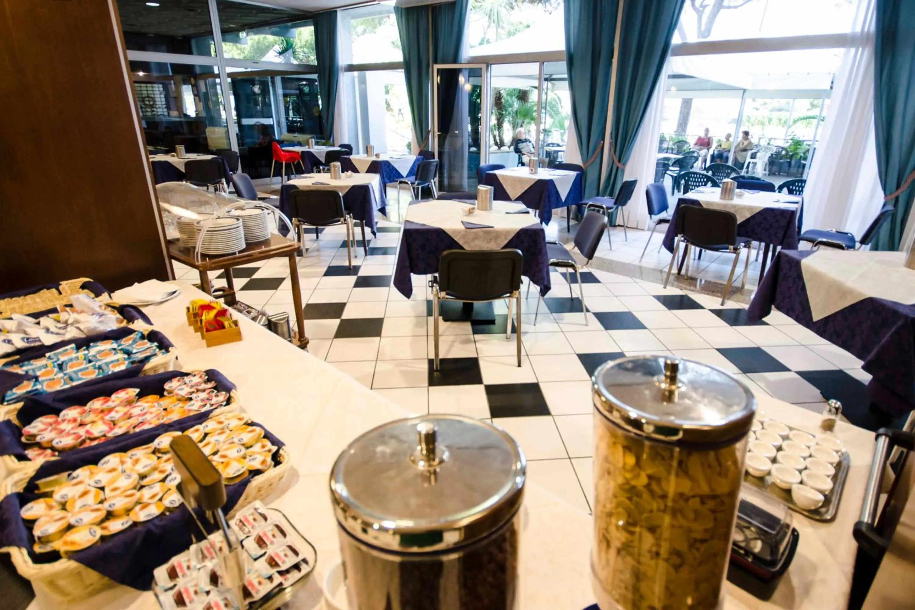 Restaurant/places to eat in Grand Hotel Helios