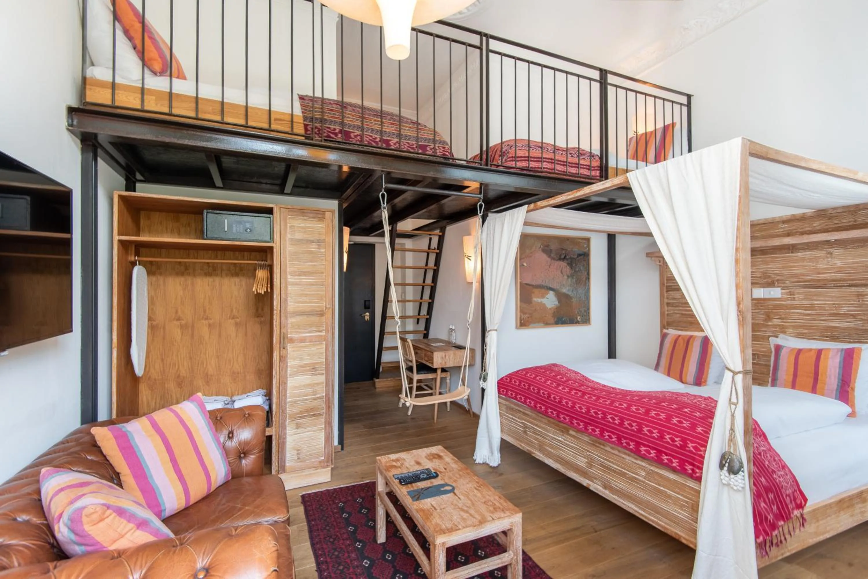 Bedroom, Bed in Lulu Guldsmeden