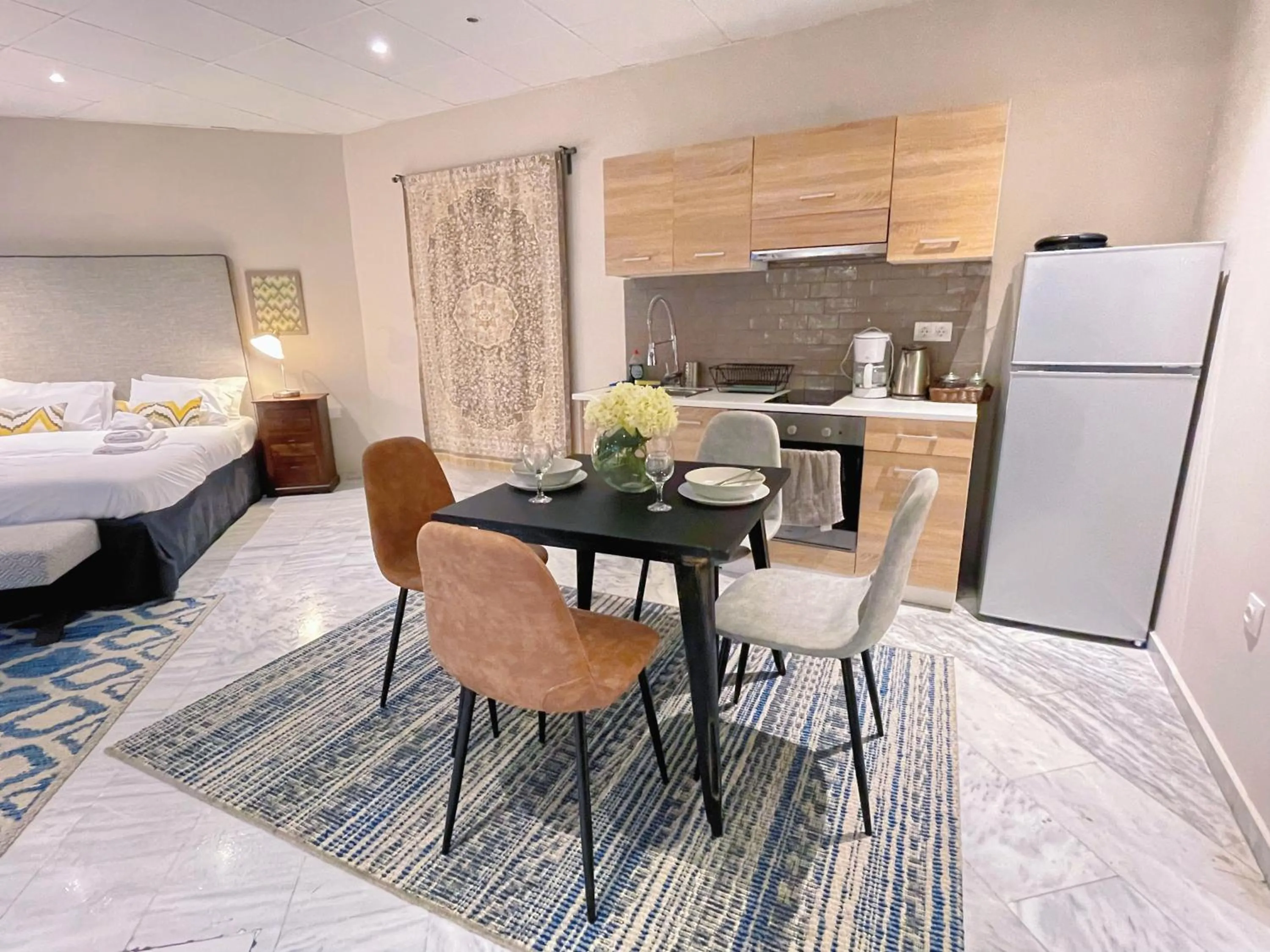 Dining area in WSD Baia Acropolis Hotel Apartment