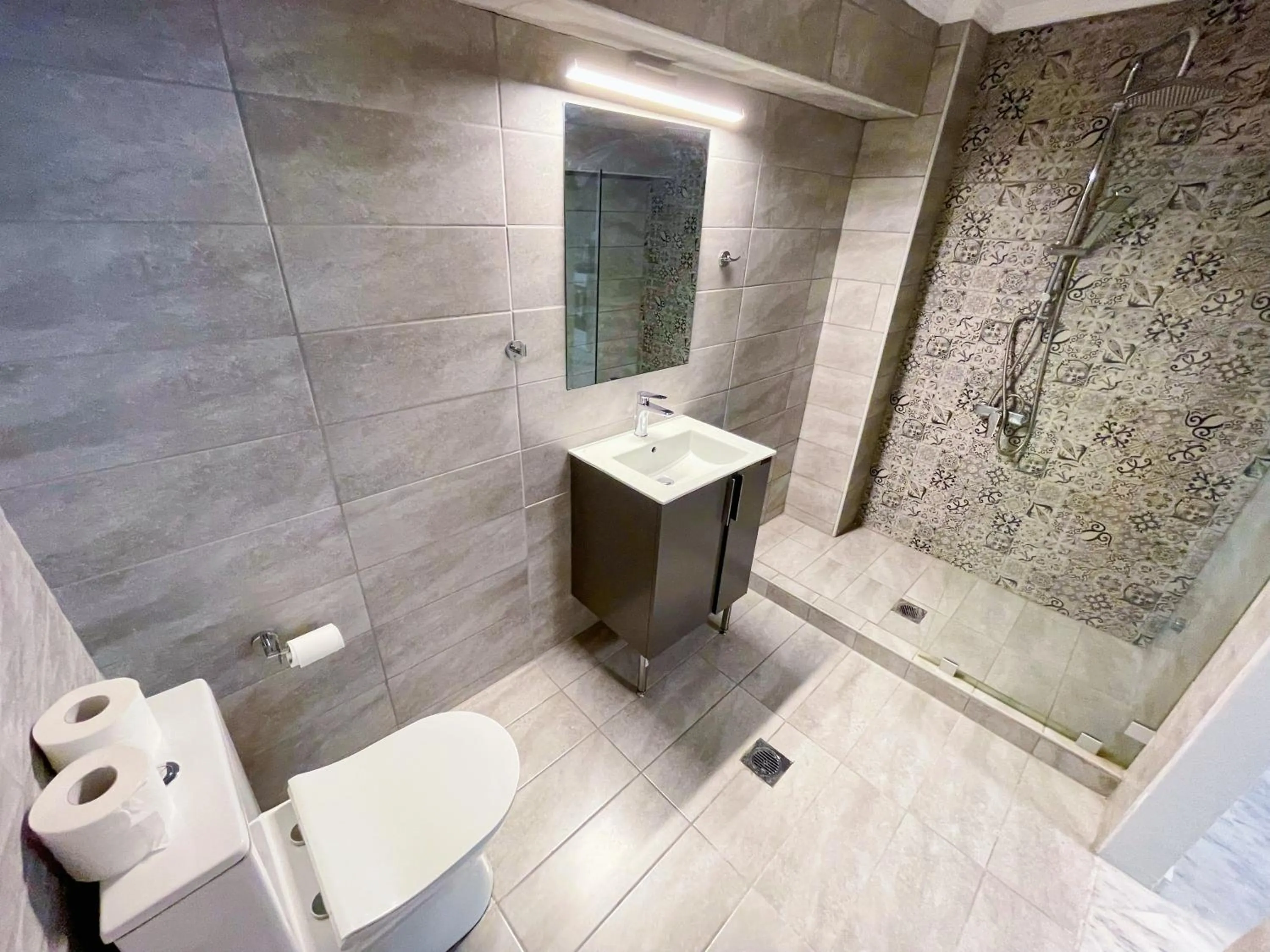 Shower in WSD Baia Acropolis Hotel Apartment